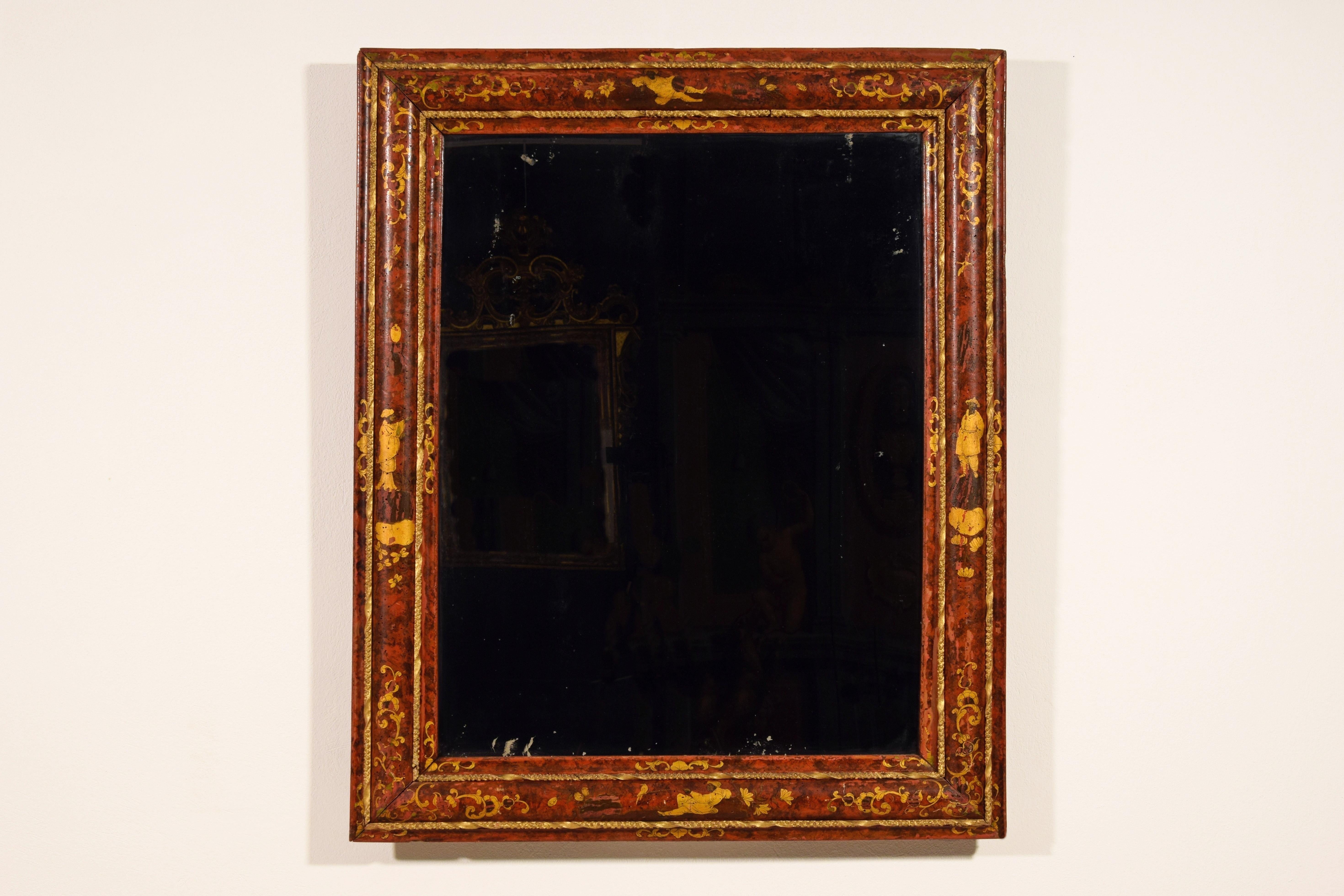 18. Jahrhundert, Spiegel aus venezianischem Holz, lackiert mit Chinoiserie

Dieser bedeutende Spiegel wurde im 18. Jahrhundert in Venedig, Italien, hergestellt. Ganz in Polychromie und Gold lackiert, mit Themen zur Chinoiserie, ist das Werk des