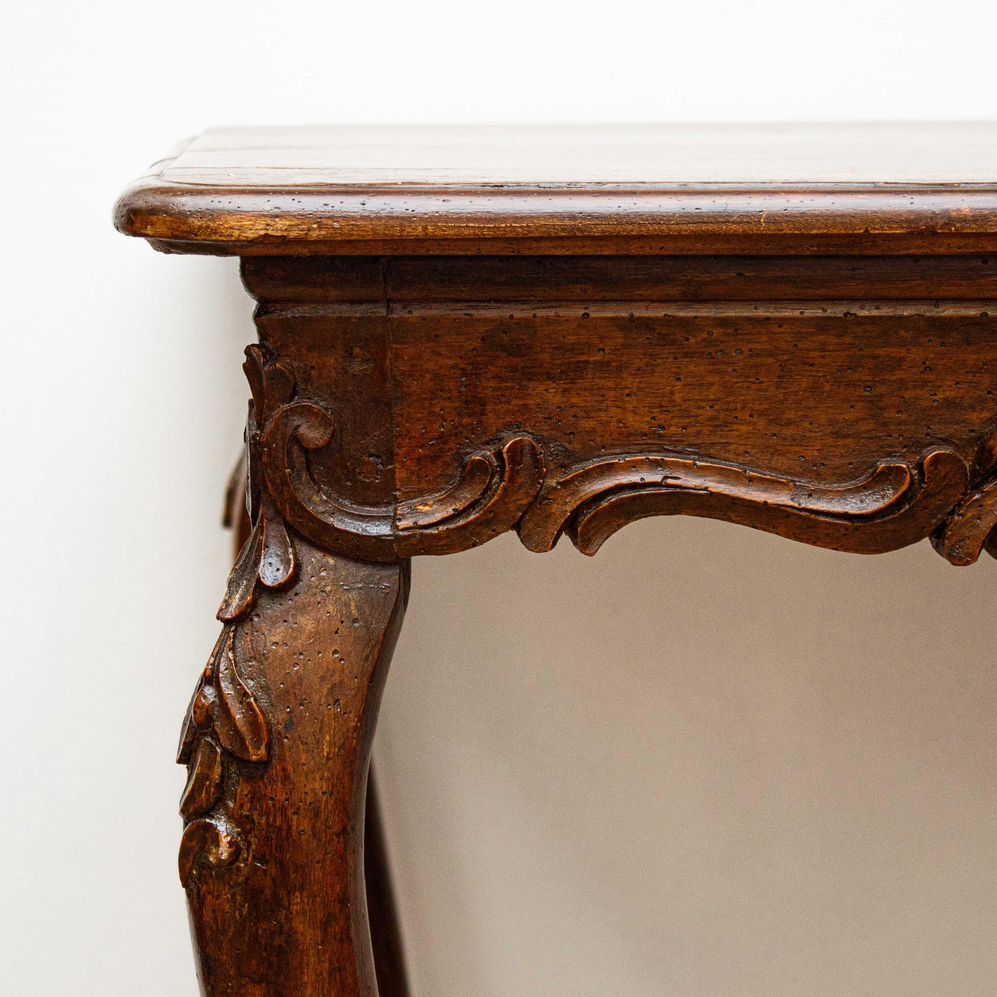 18th Century, Venice, Walnut Wood Table In Good Condition For Sale In Milan, IT