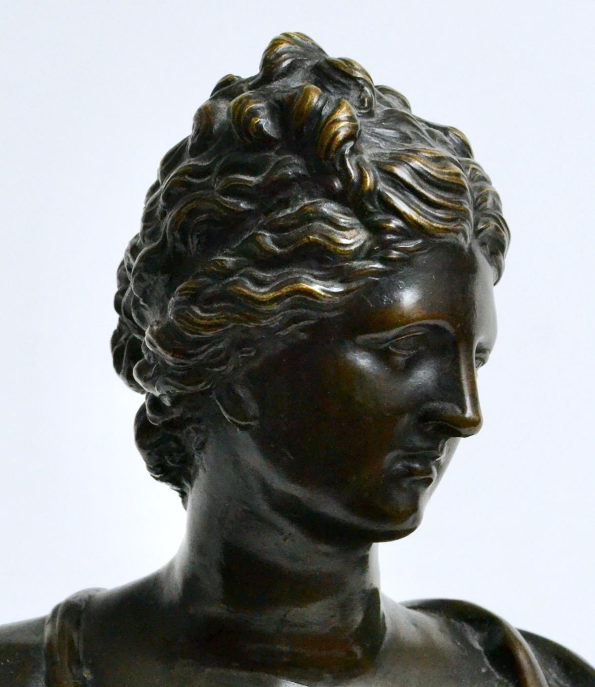 18th century Venus de’ Medici Bronze Bust For Sale 3