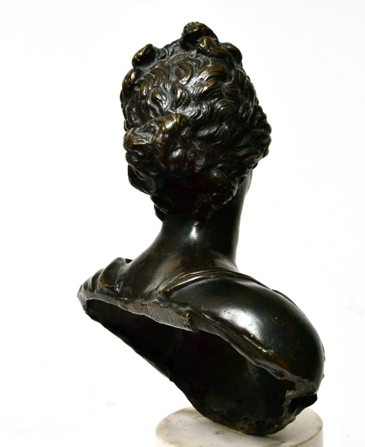 Cast 18th century Venus de’ Medici Bronze Bust For Sale