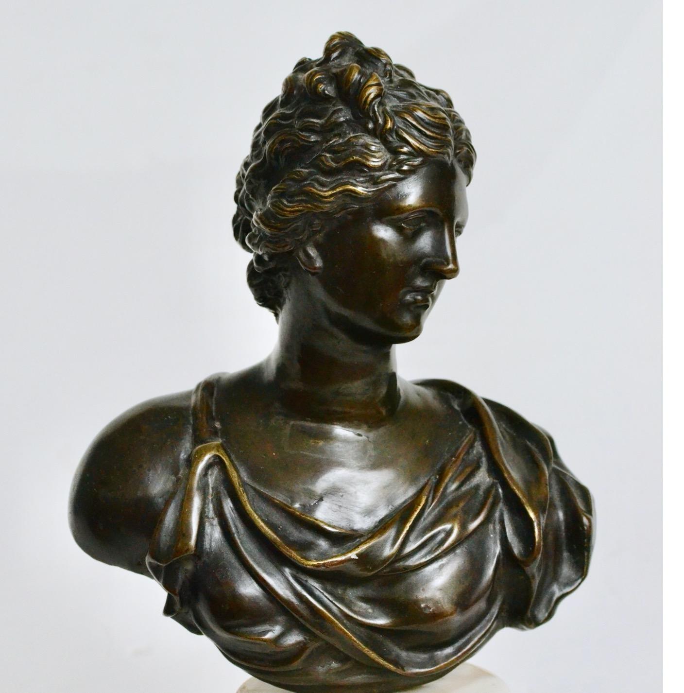 18th century Venus de’ Medici Bronze Bust In Good Condition For Sale In Stockholm, SE