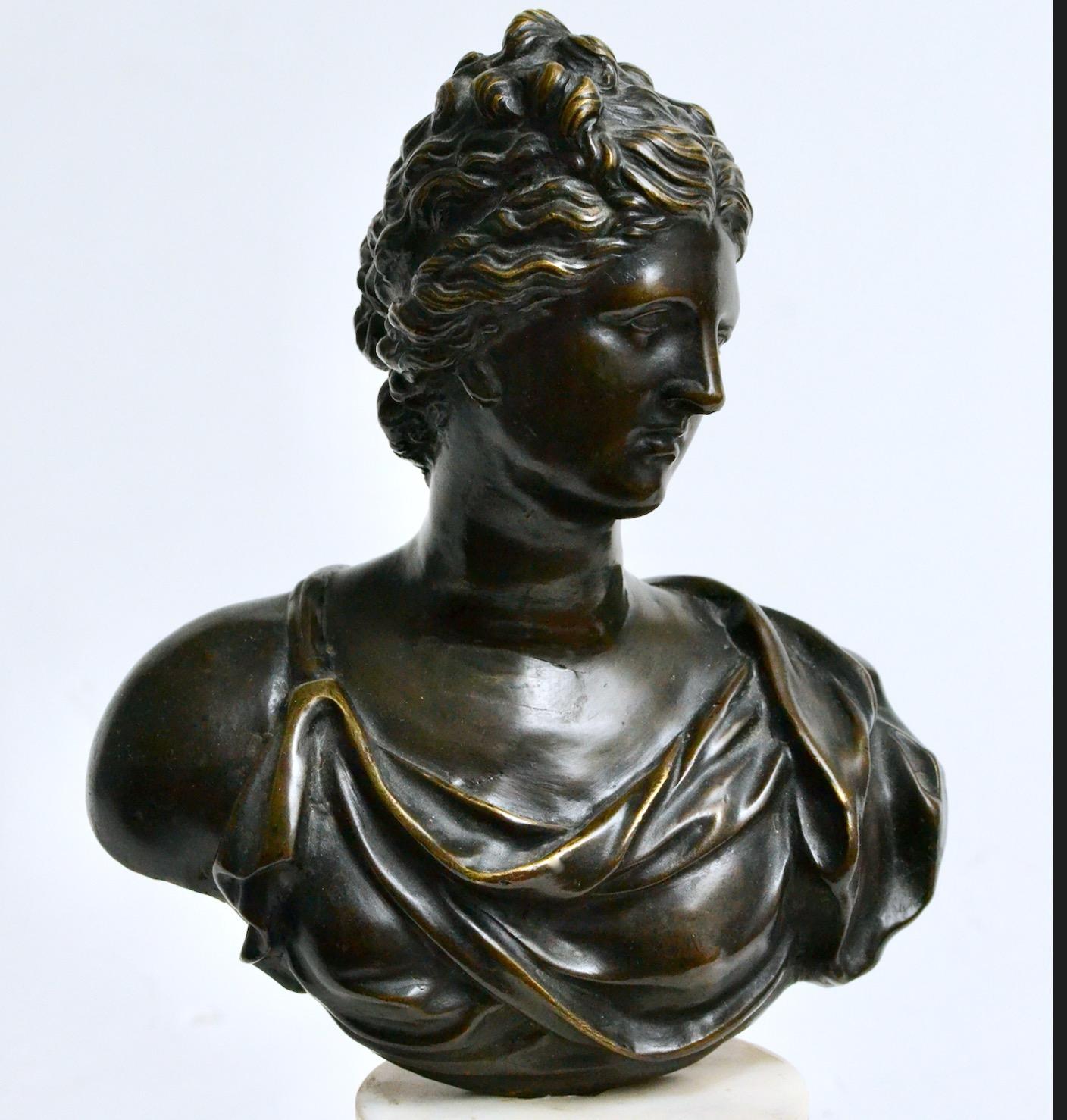 18th century Venus de’ Medici Bronze Bust For Sale 2