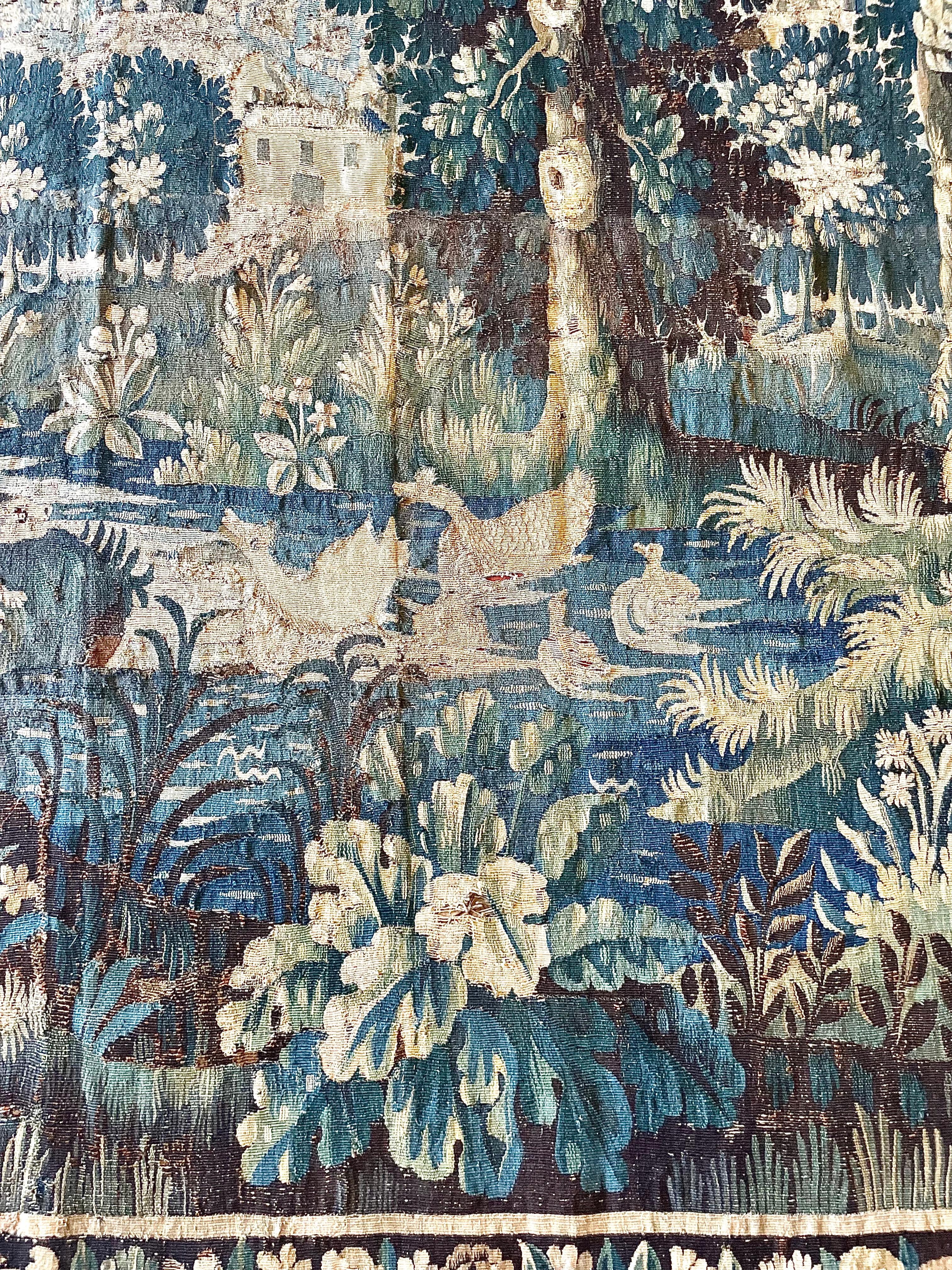 Tapisserie française d'Aubusson du 18ème siècle « Verdure » Bon état - En vente à LA CIOTAT, FR