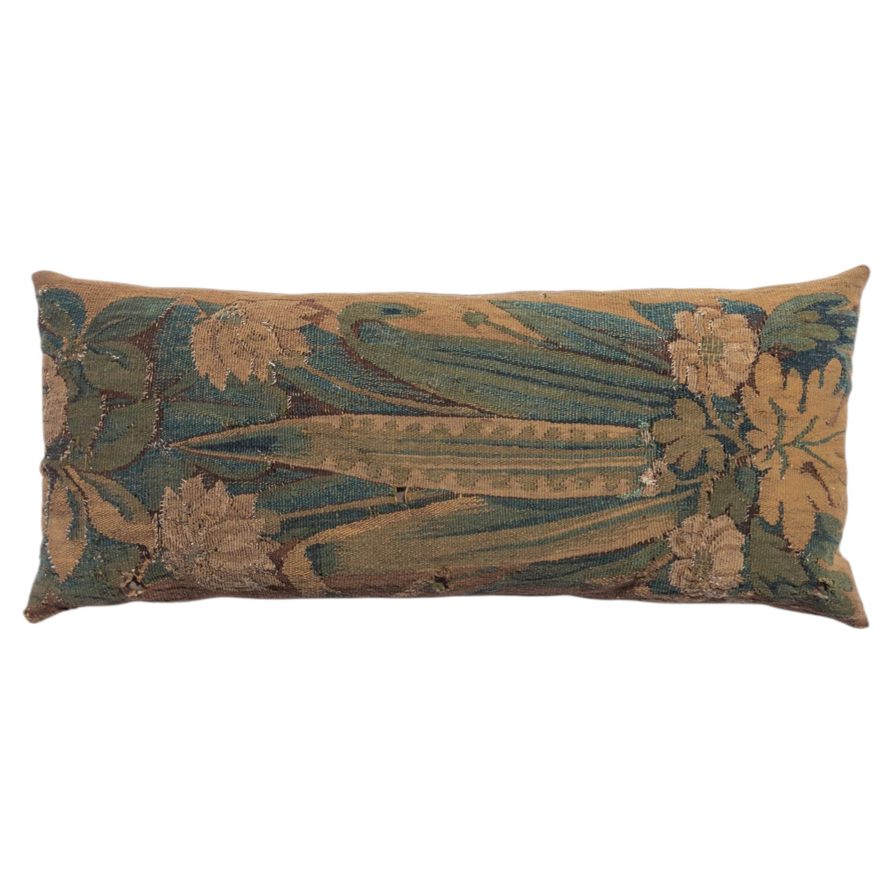 Coussin en fragments de tapisserie Verdure du XVIIIe siècle