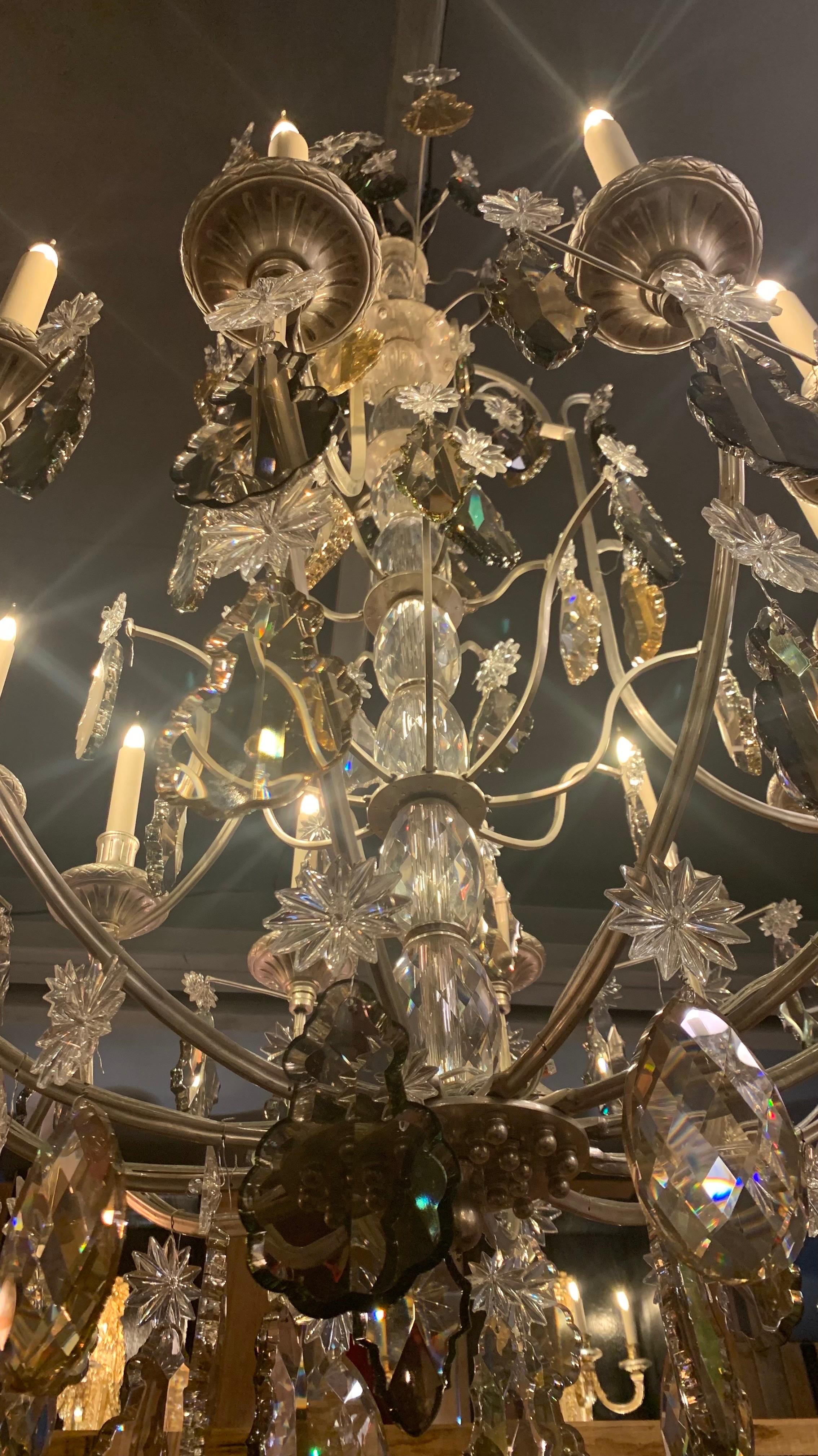 18th Century Versailles Chandelier with 12 Lights in Bronze and Silver For Sale 1