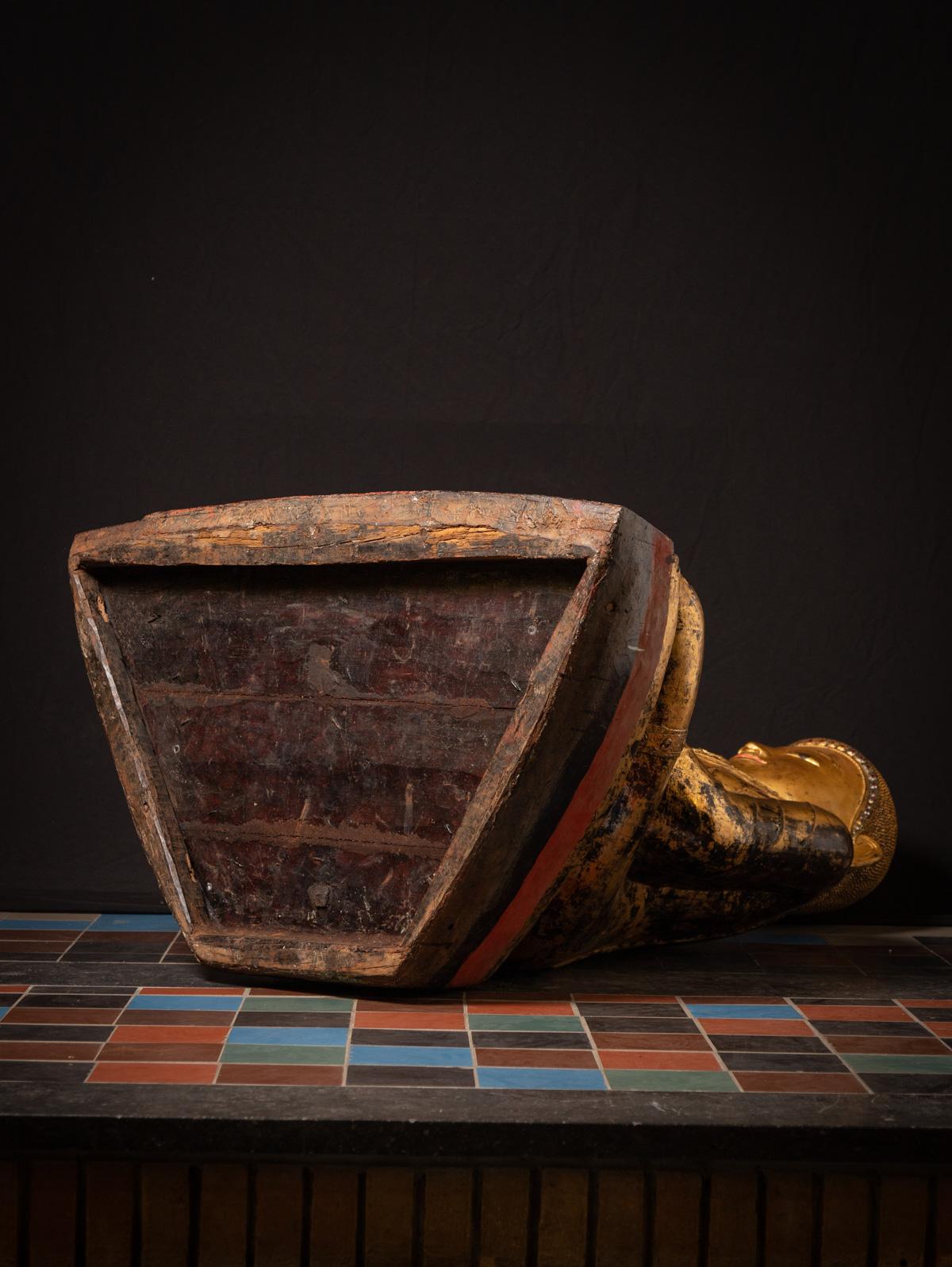 Birman XVIIIe siècle Très grande statue de Bouddha birmane ancienne et spéciale en vente