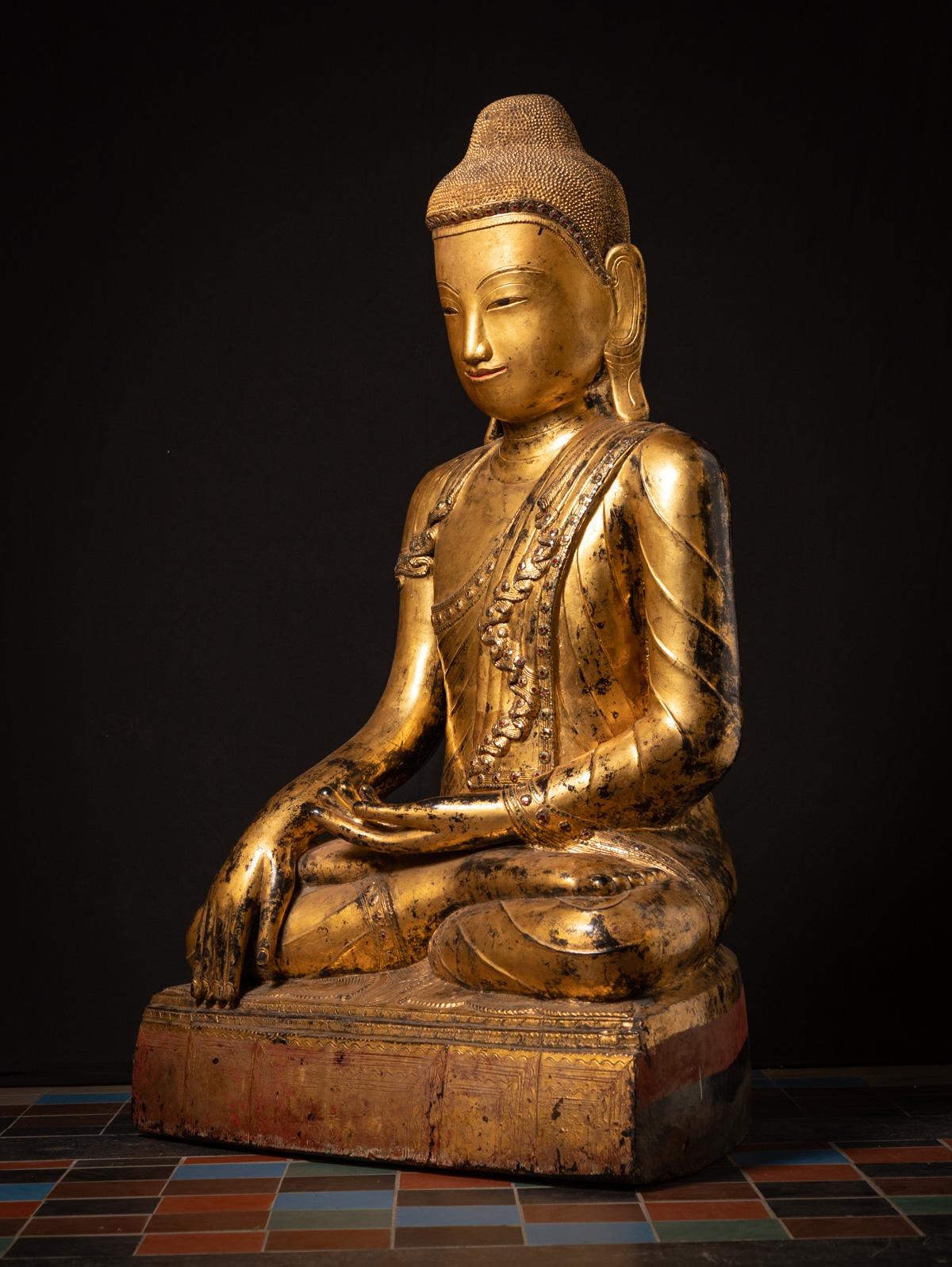 Laque XVIIIe siècle Très grande statue de Bouddha birmane ancienne et spéciale en vente