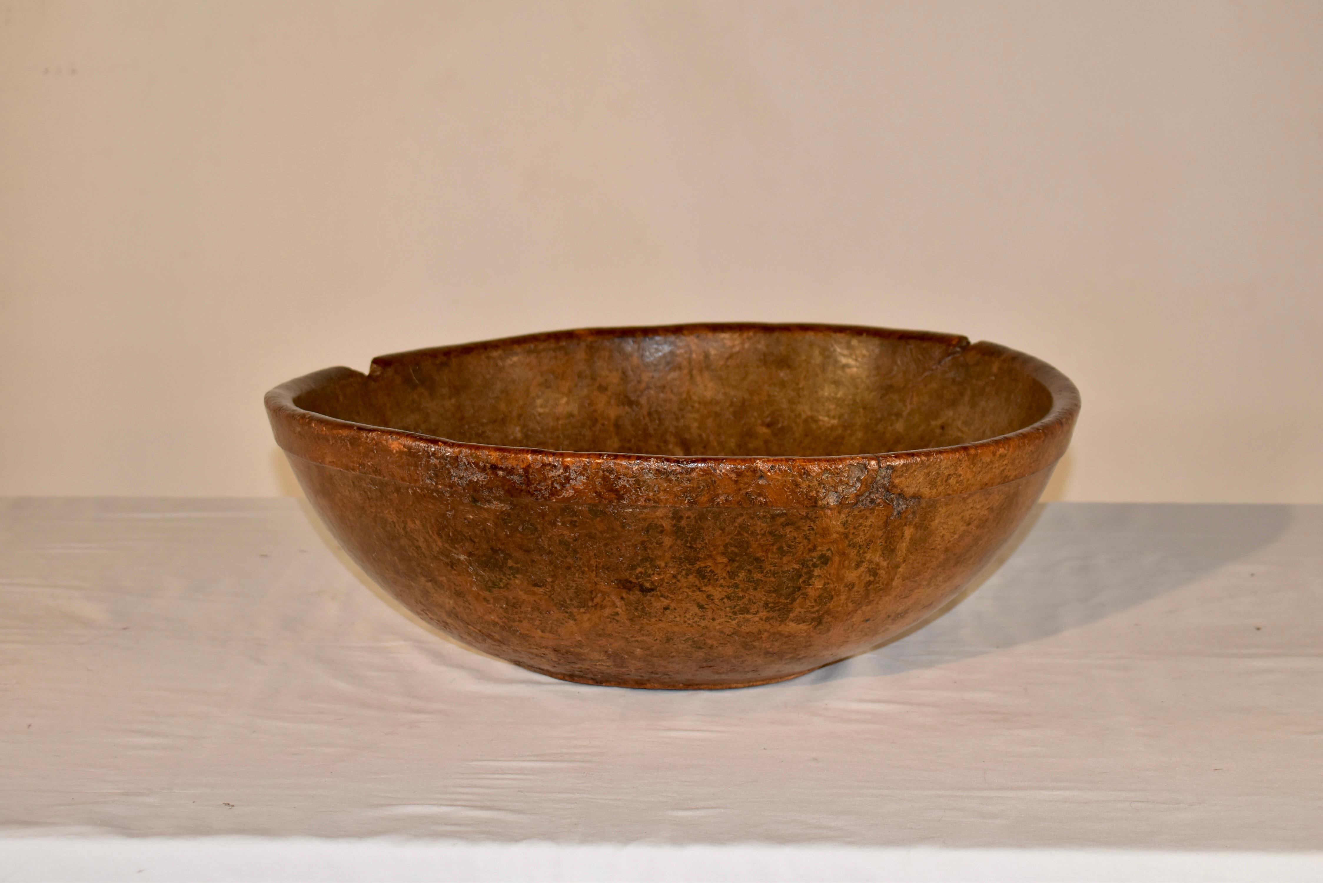 RARE 18th century American burl bowl.  This piece is wonderfully hand turned and the wood is GORGEOUS!  It looks alive in the light!  This bowl is from the period of time in America when we were fighting for our Independence from Britain.  If only