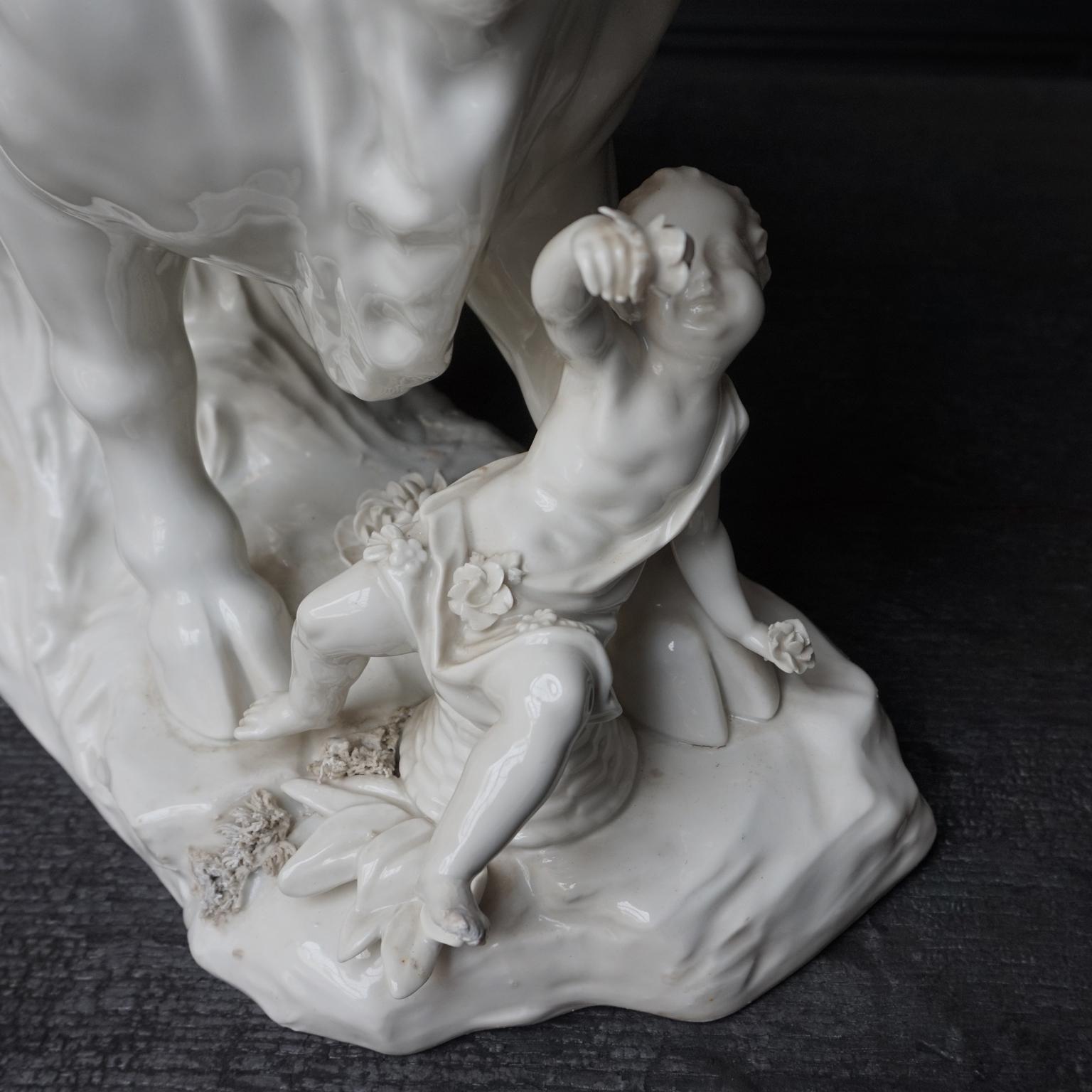 Porcelaine figurative viennoise du XVIIIe siècle Groupe de la mythologie grecque composé d'Europa et de Zeus en vente 4