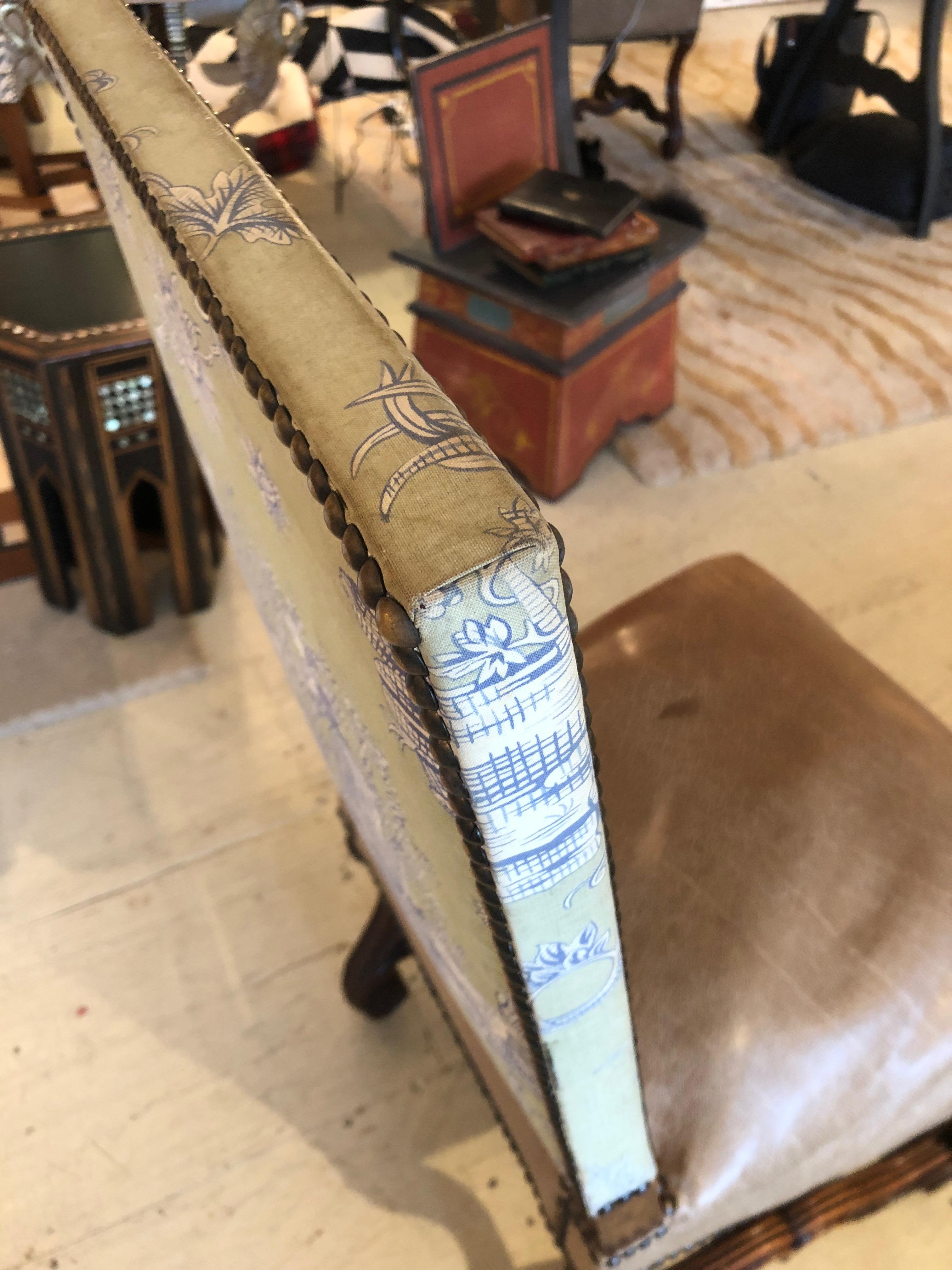 Cuir Chaises de salle à manger vintage de style Louis XIV du 18ème siècle avec cuir et toile