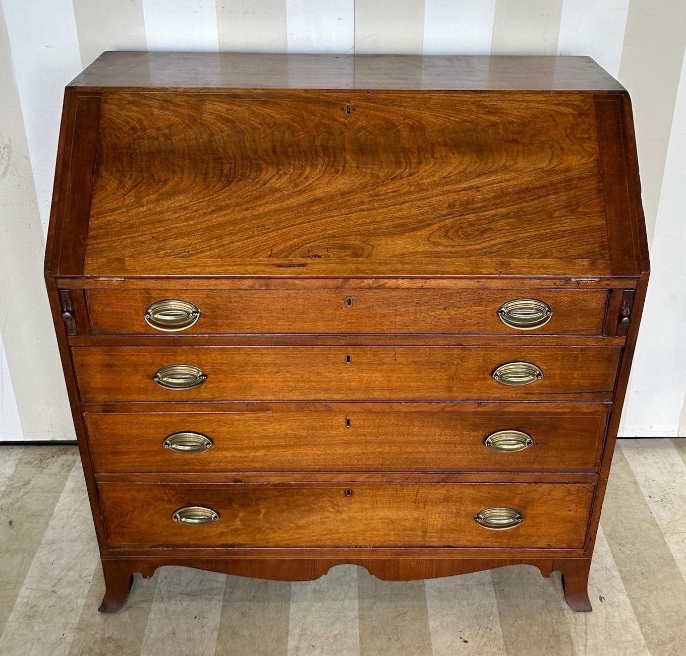 Bureau en noyer incrusté de Virginie du 18e siècle Bon état - En vente à Richmond, VA