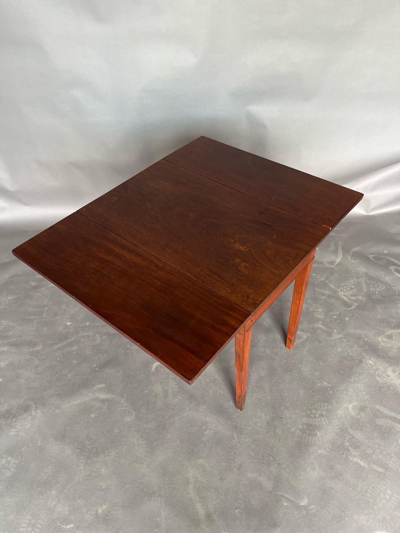18th Century Virginia Tidewater Walnut and Yellow Pine Drop Leaf Table  For Sale 1