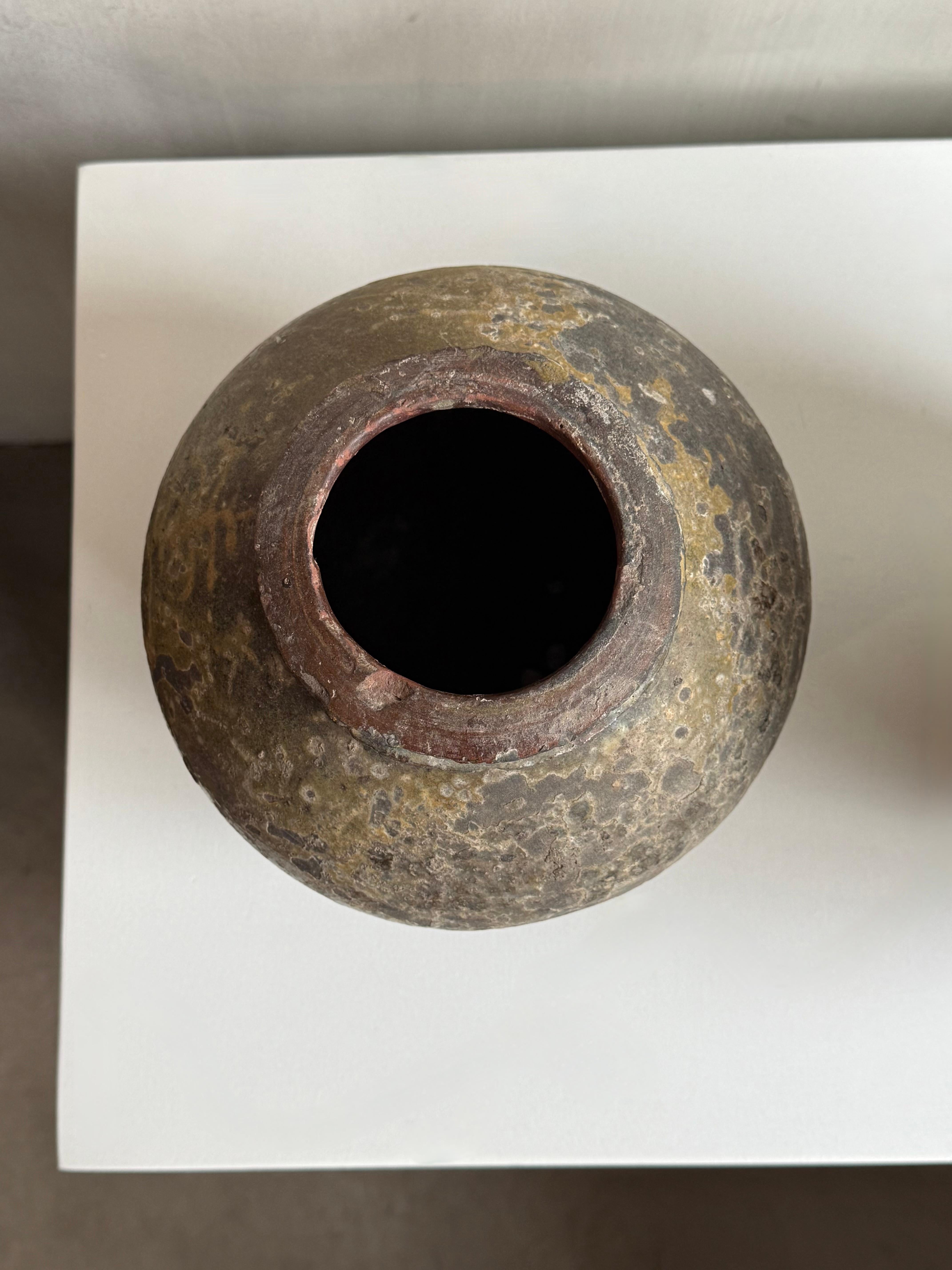 Nepalese Vaso Wabi Sabi del XVIII secolo in vendita