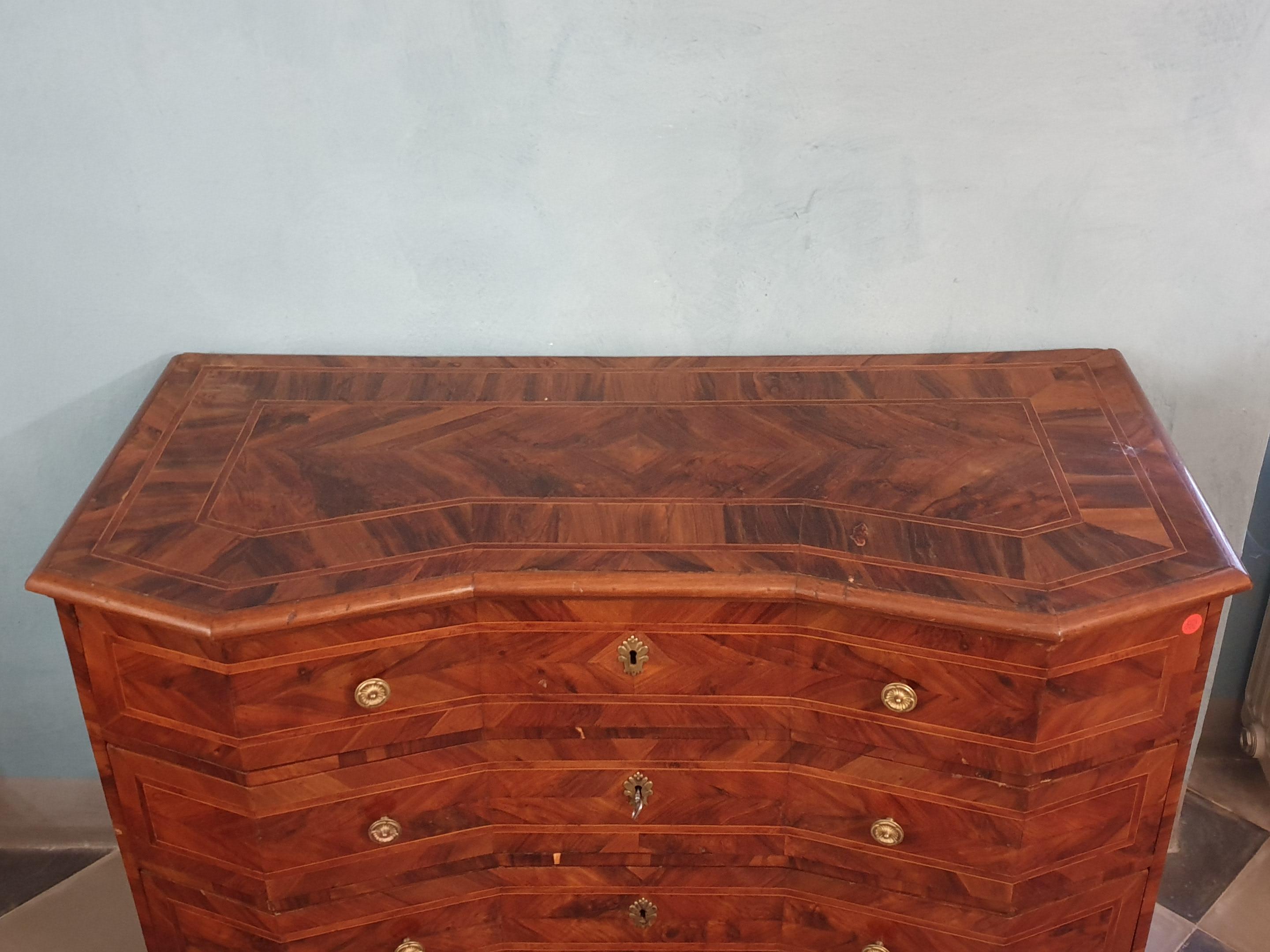 18th Century Baroque Walnut and Inlaid Olive Wood and Rosewood Italian Dresser 

Spectacular Italian walnut cassettone inlaid with olive and rose wood
very nice condition with original locks and drawers.
