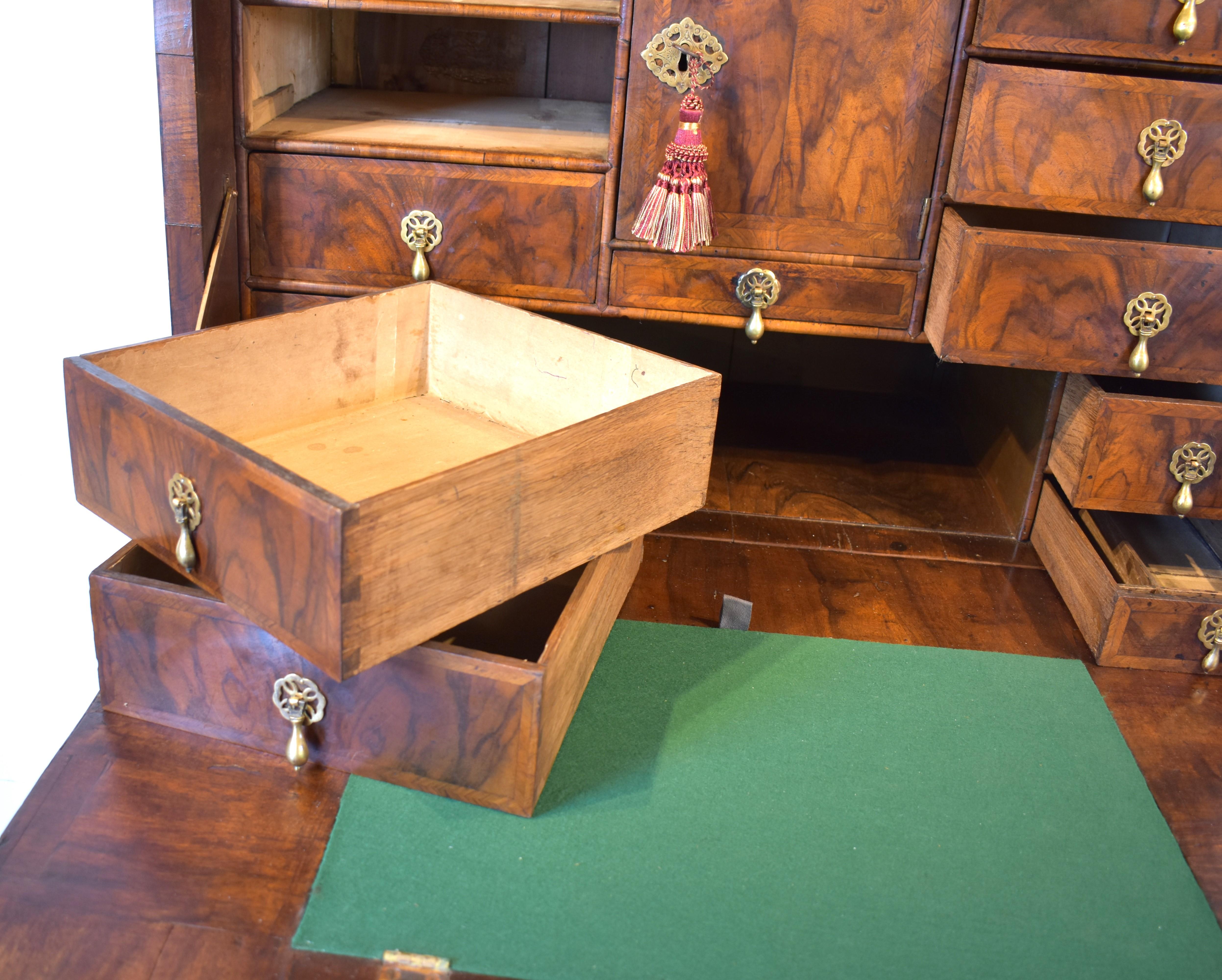 18th century walnut and pollard oak seretaire abbatant For Sale 7