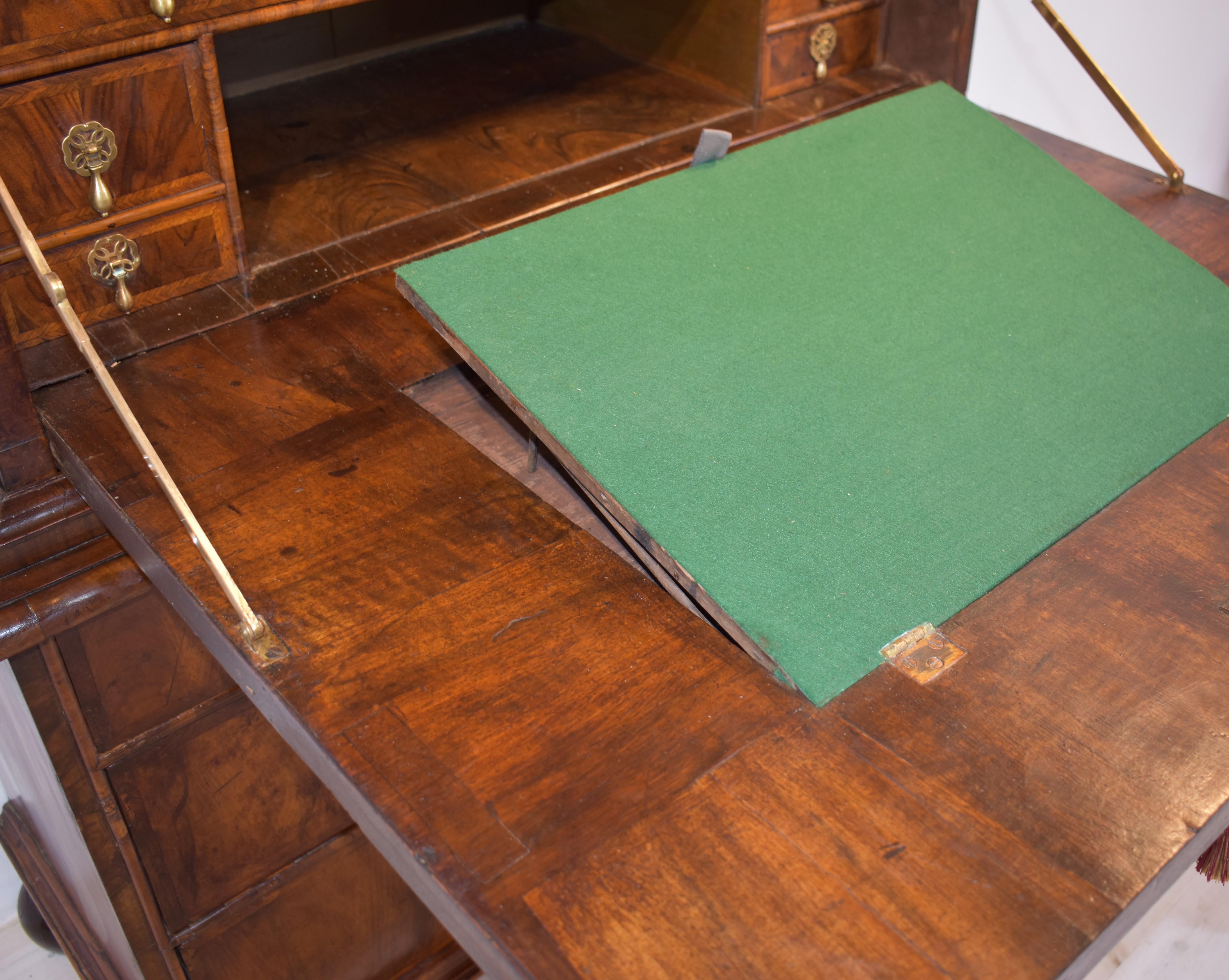 18th century walnut and pollard oak seretaire abbatant For Sale 8