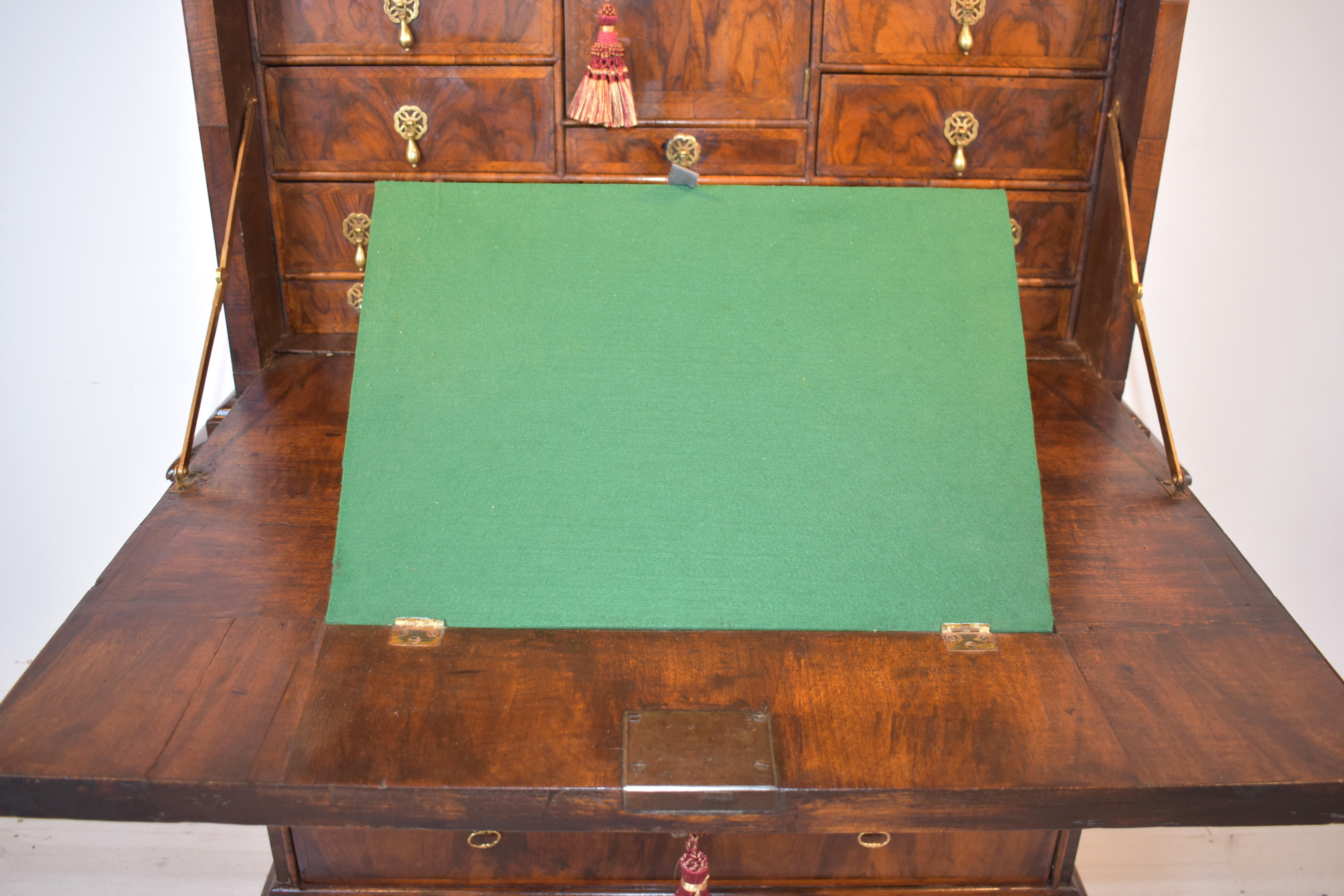 18th century walnut and pollard oak seretaire abbatant For Sale 9
