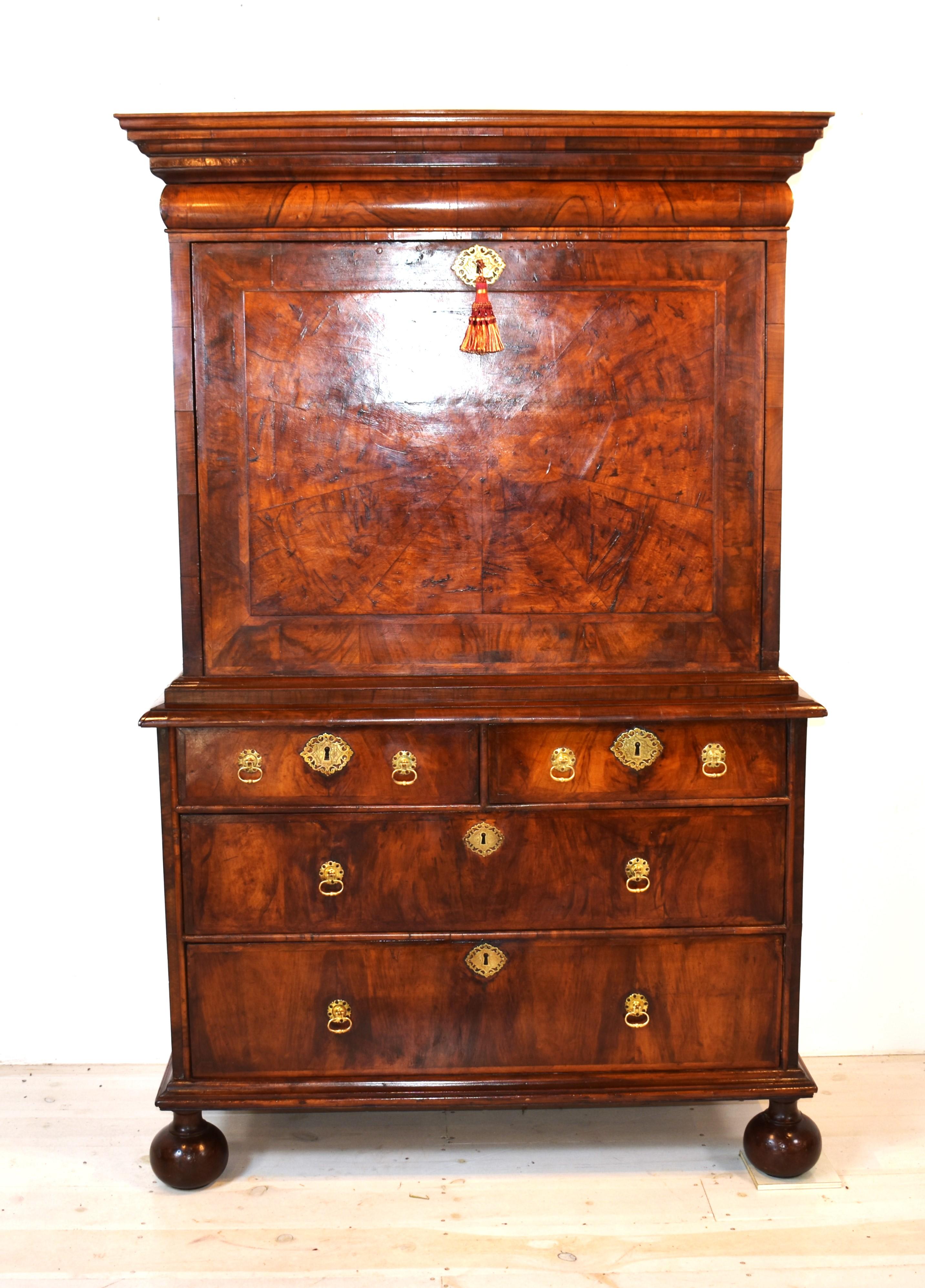 18th century walnut and pollard oak seretaire abbatant For Sale 14