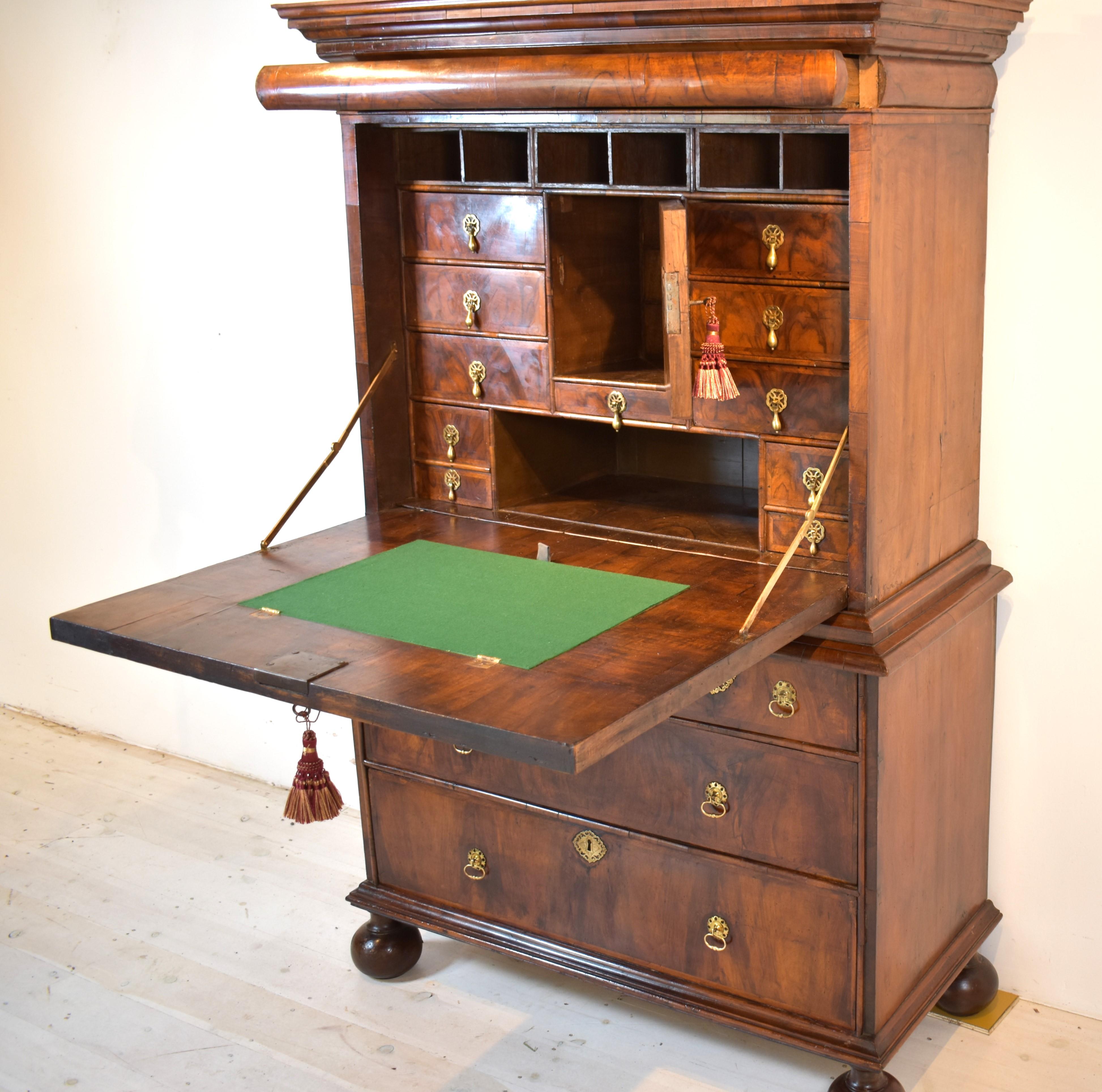 Walnut 18th century walnut and pollard oak seretaire abbatant For Sale