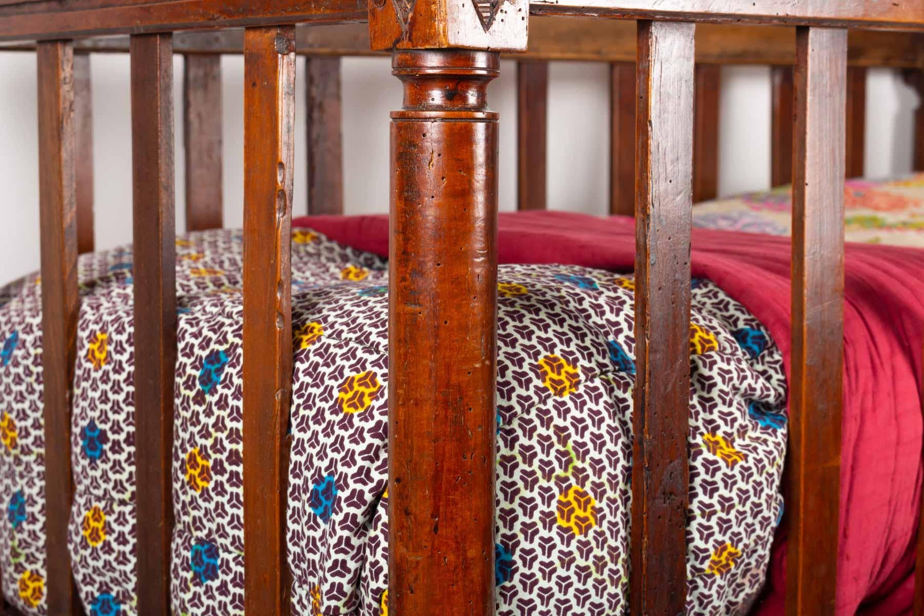 18th Century Walnut Baby Bed In Good Condition In Saint-Ouen, FR