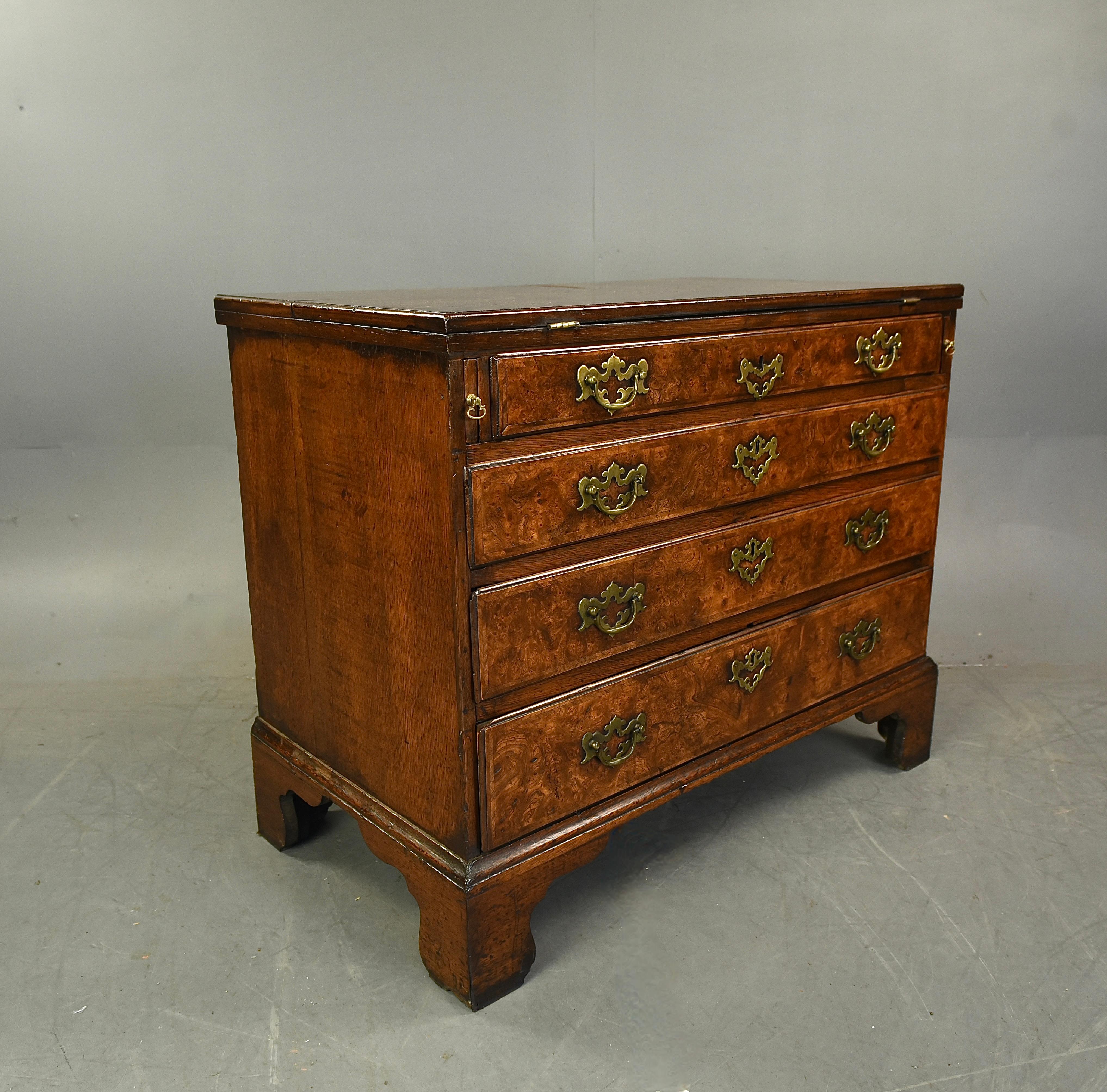 Georgian 18th century walnut Bachelors chest of drawers commode 