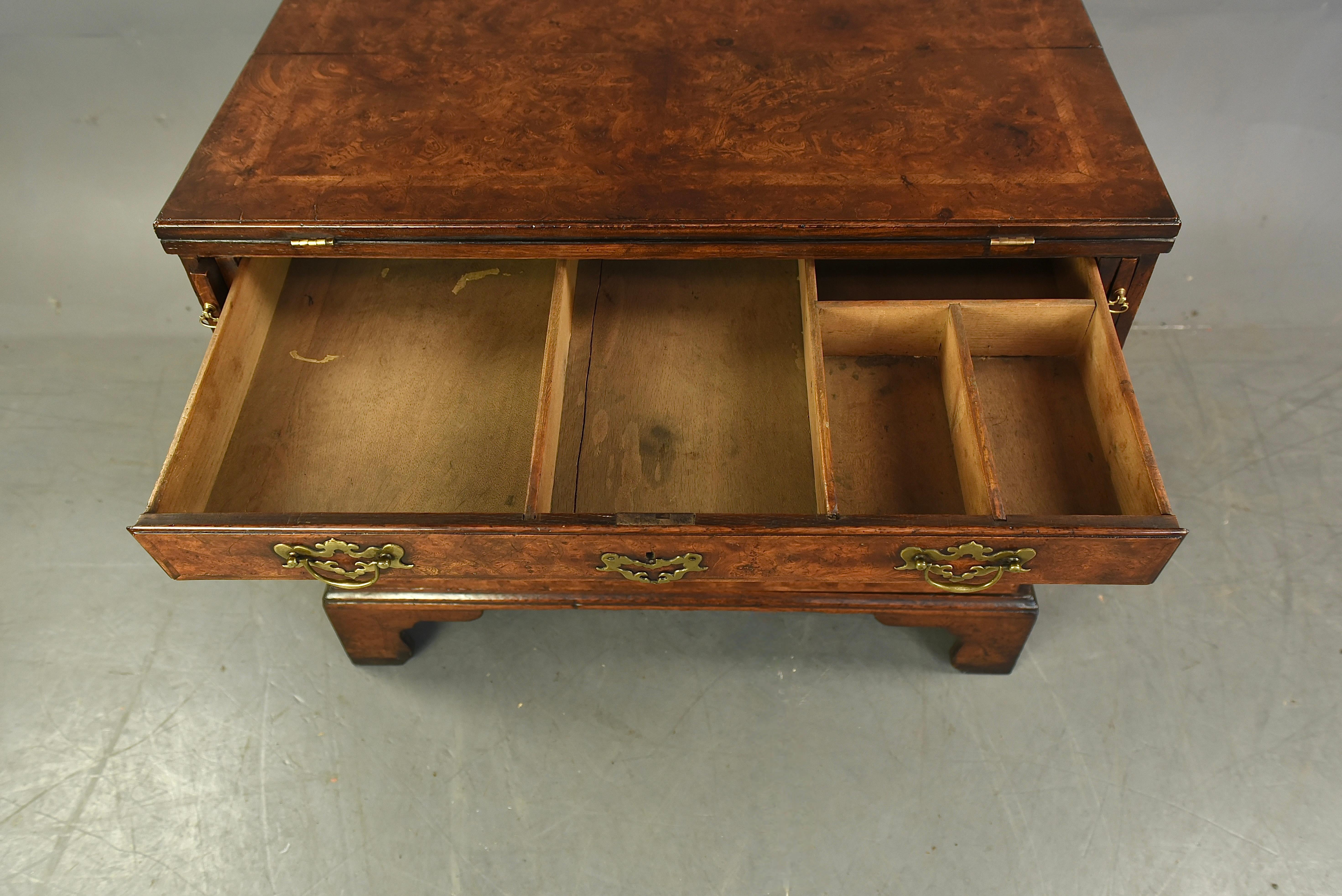 18th century walnut Bachelors chest of drawers commode  1
