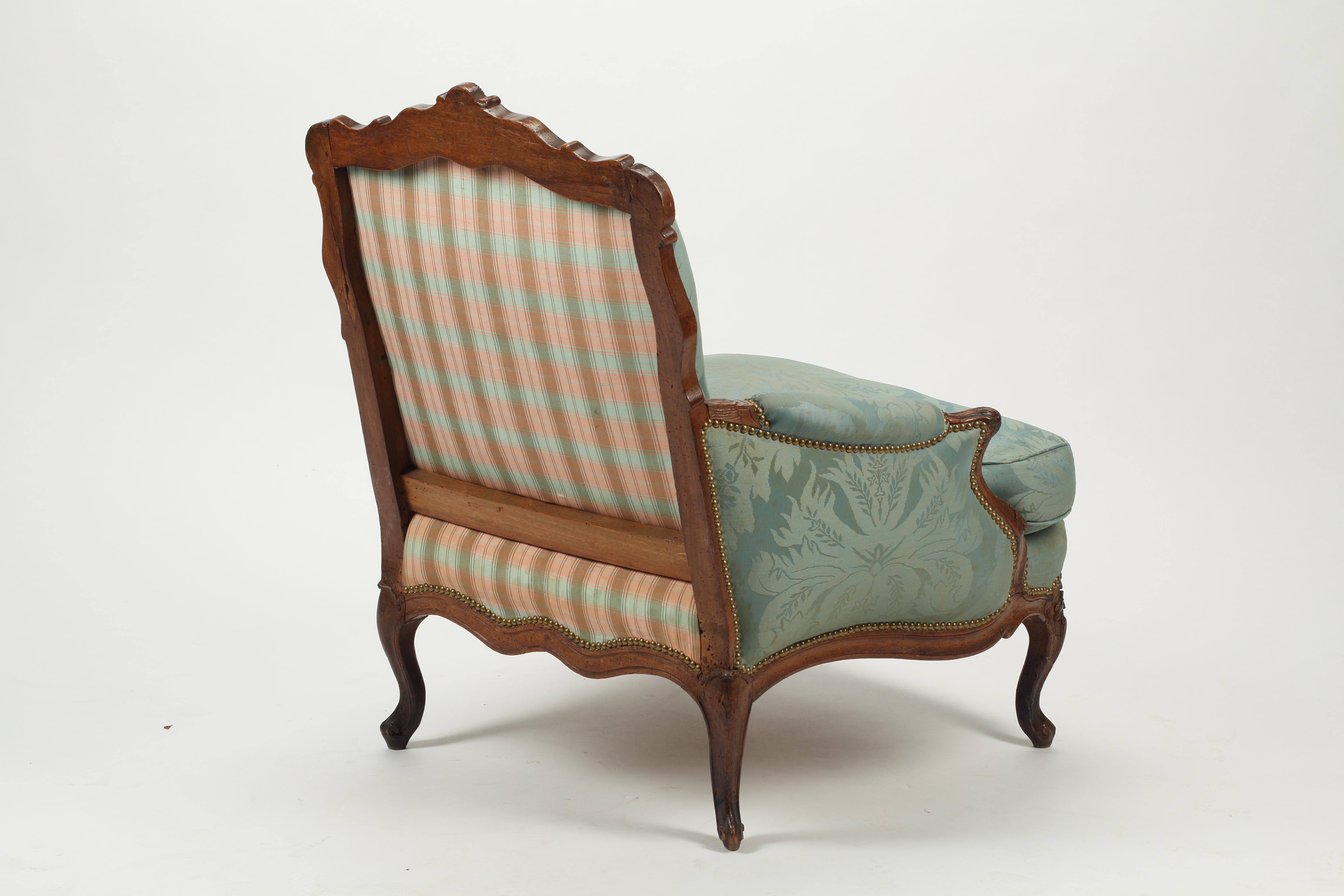18th Century Walnut Bregere, Upholstered For Sale 3
