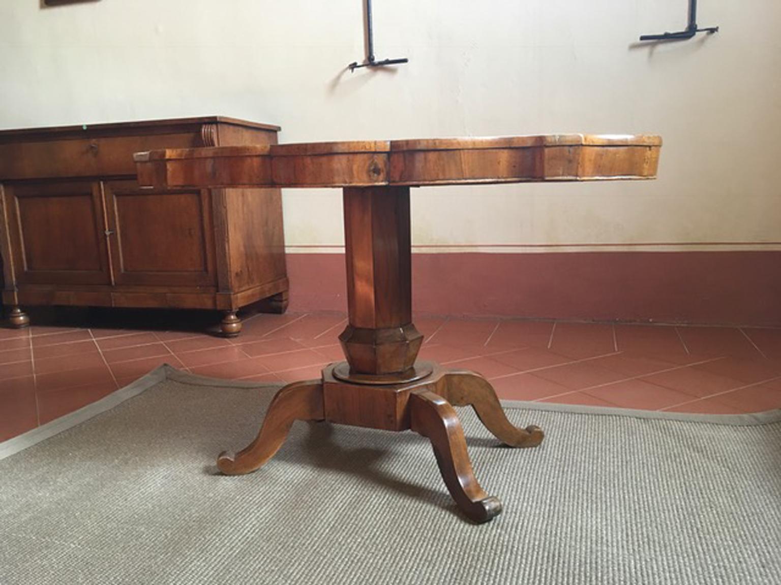 The shape of this oval center table is very beautiful; the top has a magnificent carving in walnut briar root; it has the elegant octagonal foot made in solid walnut.

With certificate of authenticity.