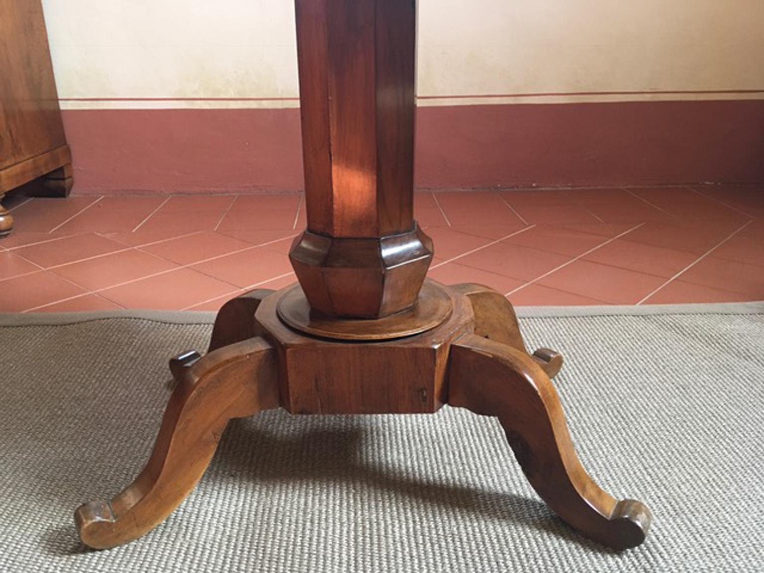 Italy 18th Century Regency Walnut Briar Root Oval Table For Sale 1