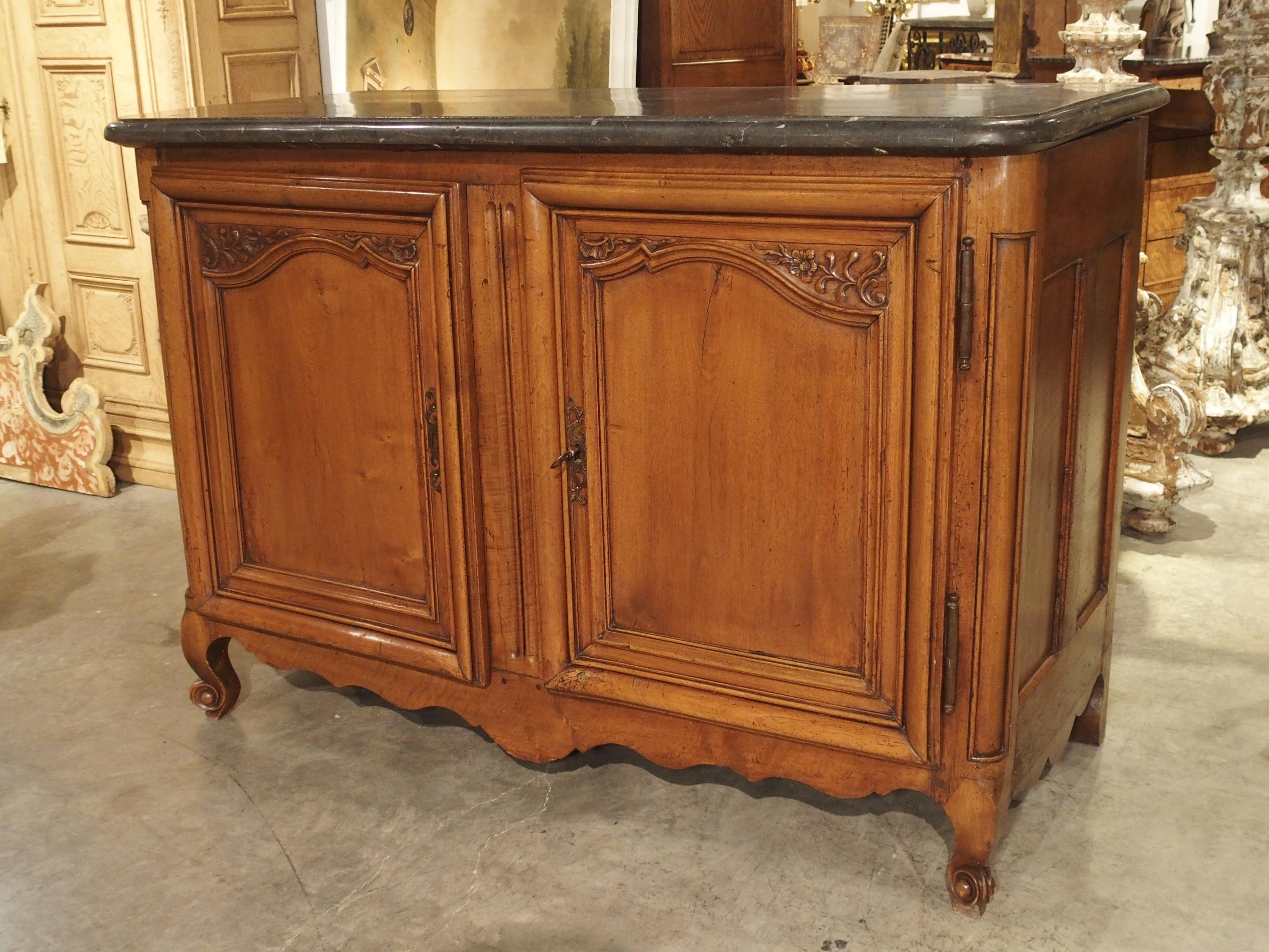 18th Century Walnut Buffet De Chasse from Lyon, France For Sale 13