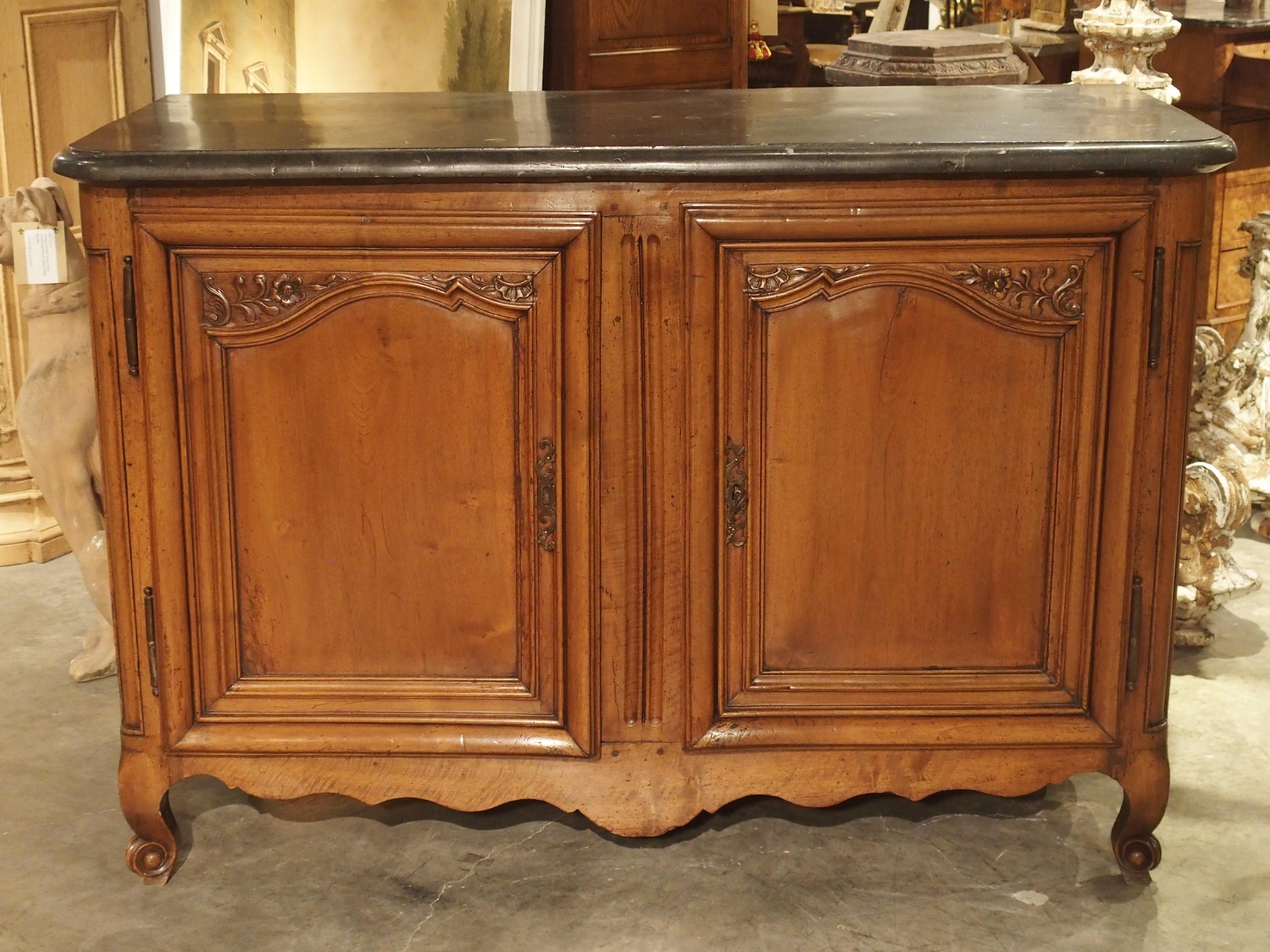 French 18th Century Walnut Buffet De Chasse from Lyon, France For Sale