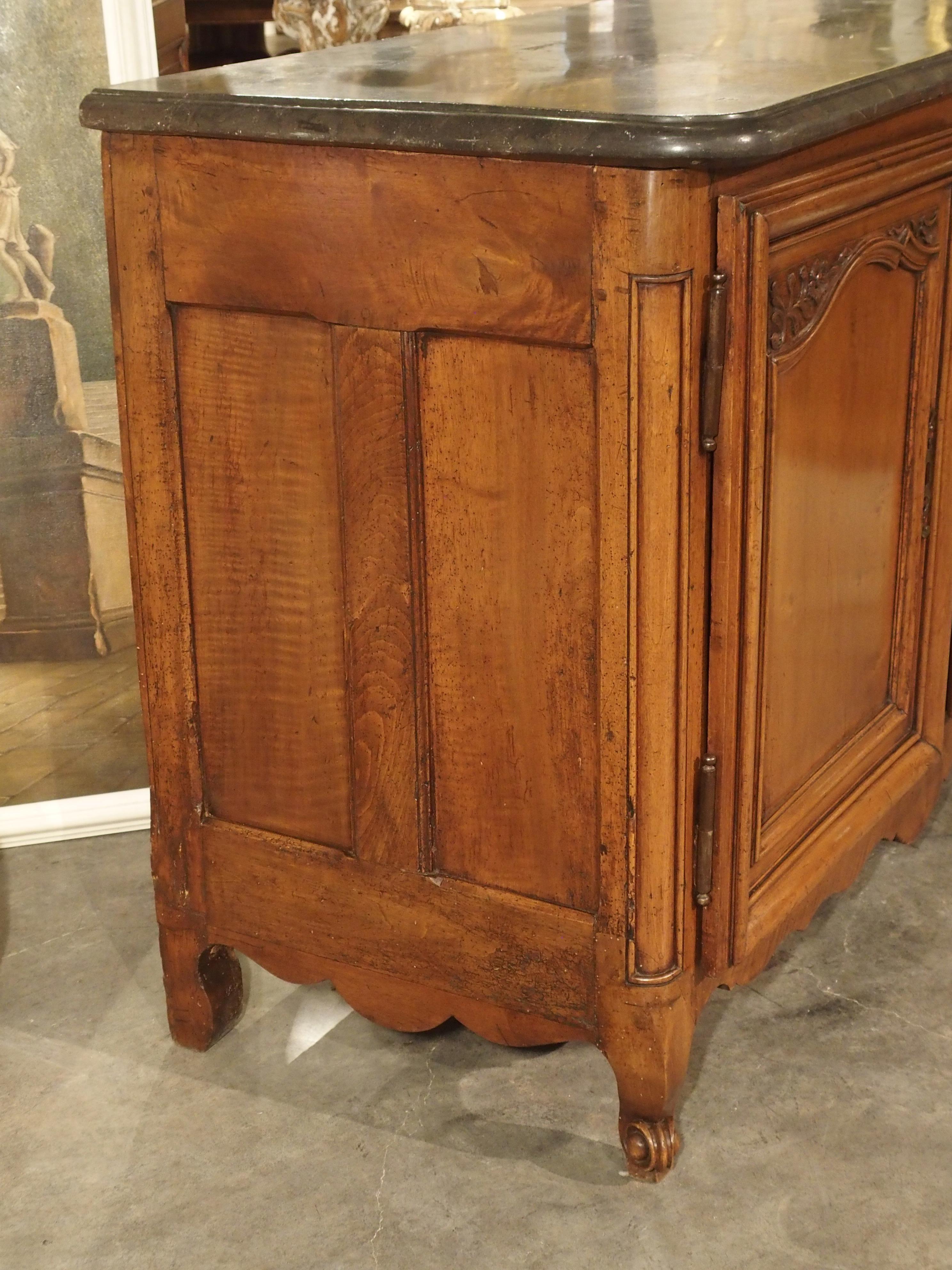18th Century Walnut Buffet De Chasse from Lyon, France In Good Condition For Sale In Dallas, TX
