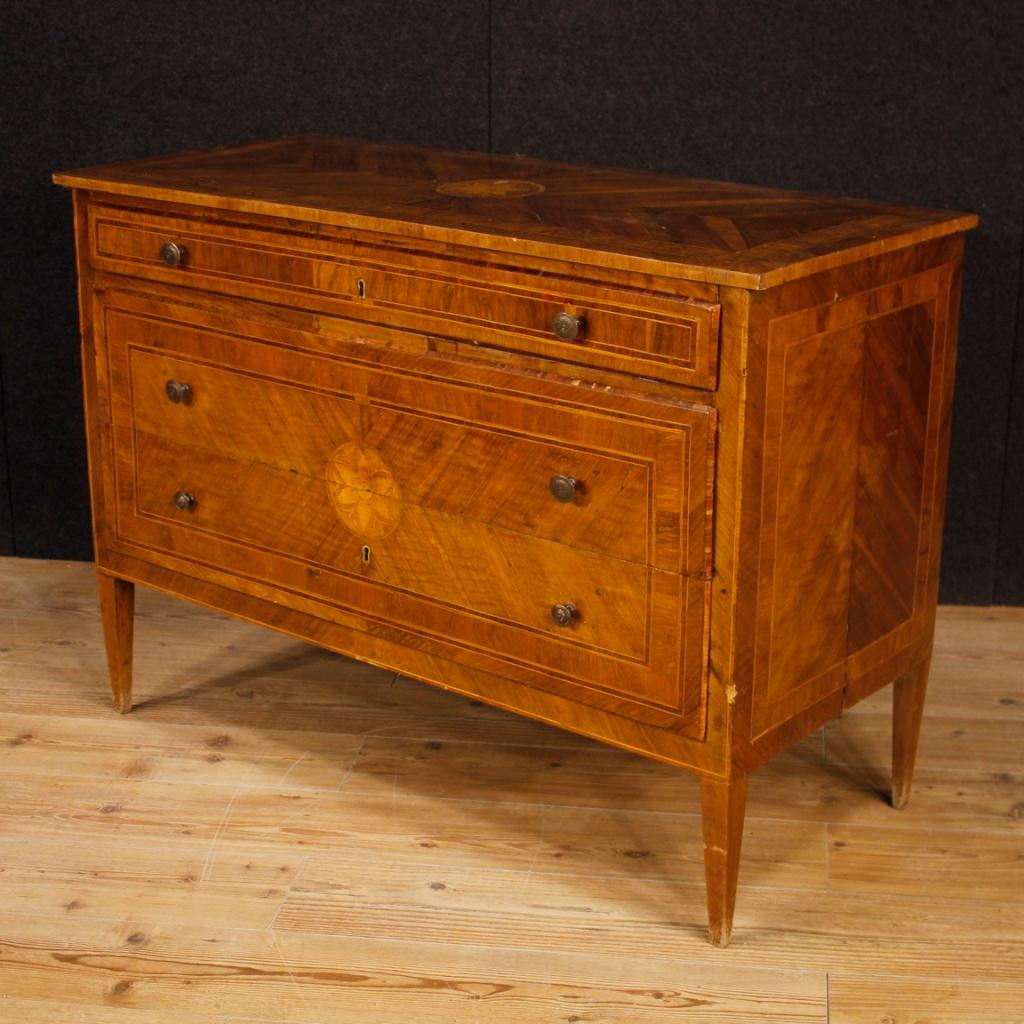 Antique Italian dresser from 18th century. Louis XVI furniture veneered in walnut, burl, rosewood, maple and fruitwood of beautiful line and pleasant decor. Commode with three drawers of excellent capacity and service, ideal for a living room or