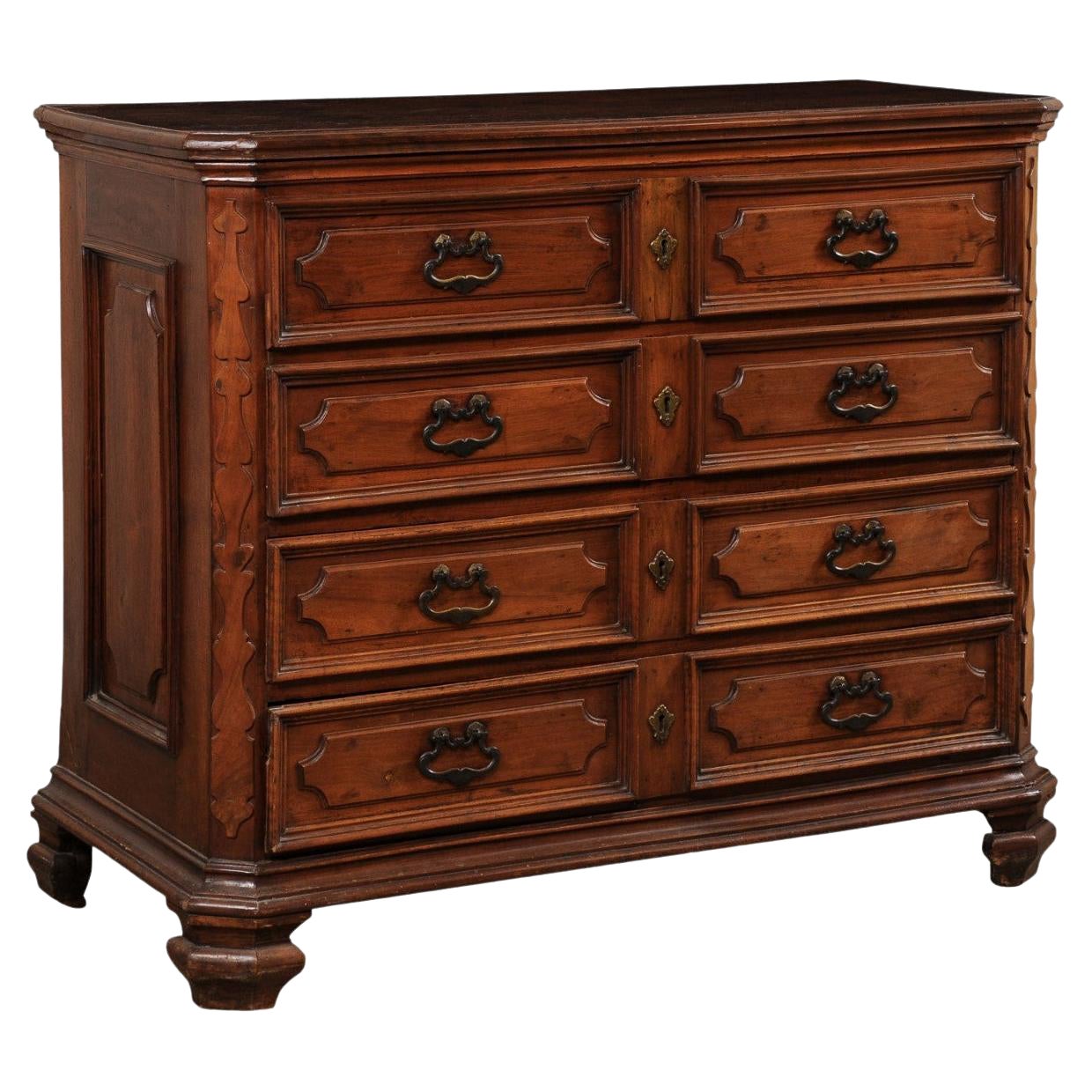 Cassettiera italienne du 18e siècle en bois de noyer sculpté, belle hauteur de 44,5 pouces