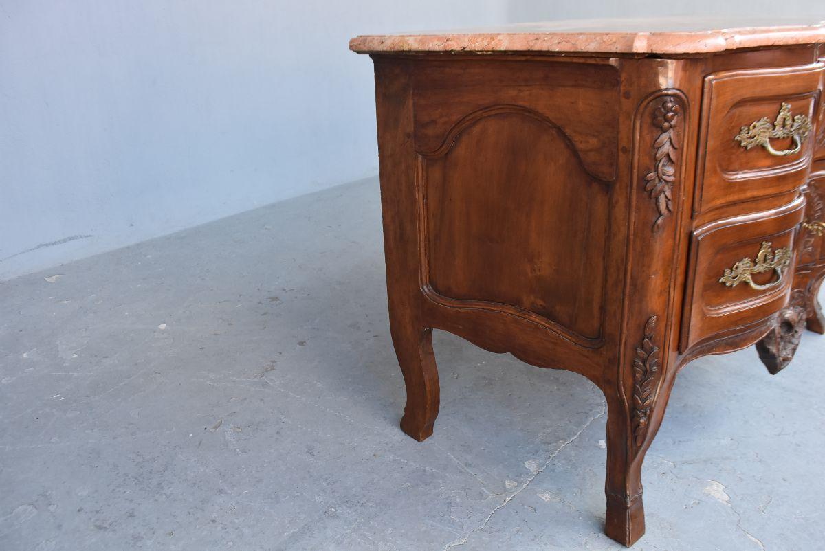 18th Century Walnut Chest For Sale 4