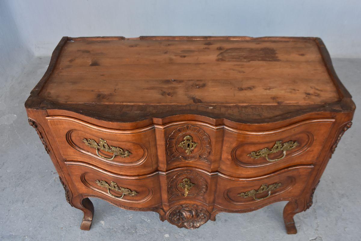 18th Century Walnut Chest For Sale 8