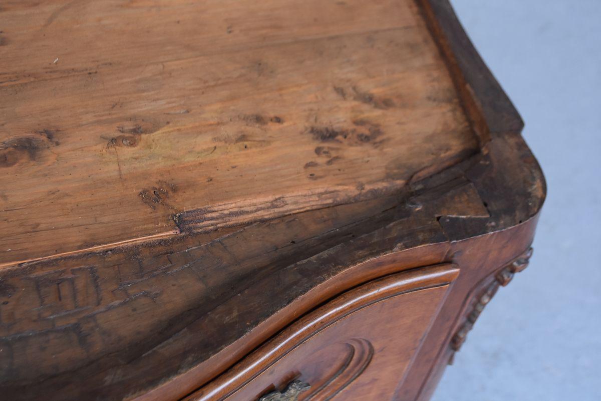 18th Century Walnut Chest For Sale 10