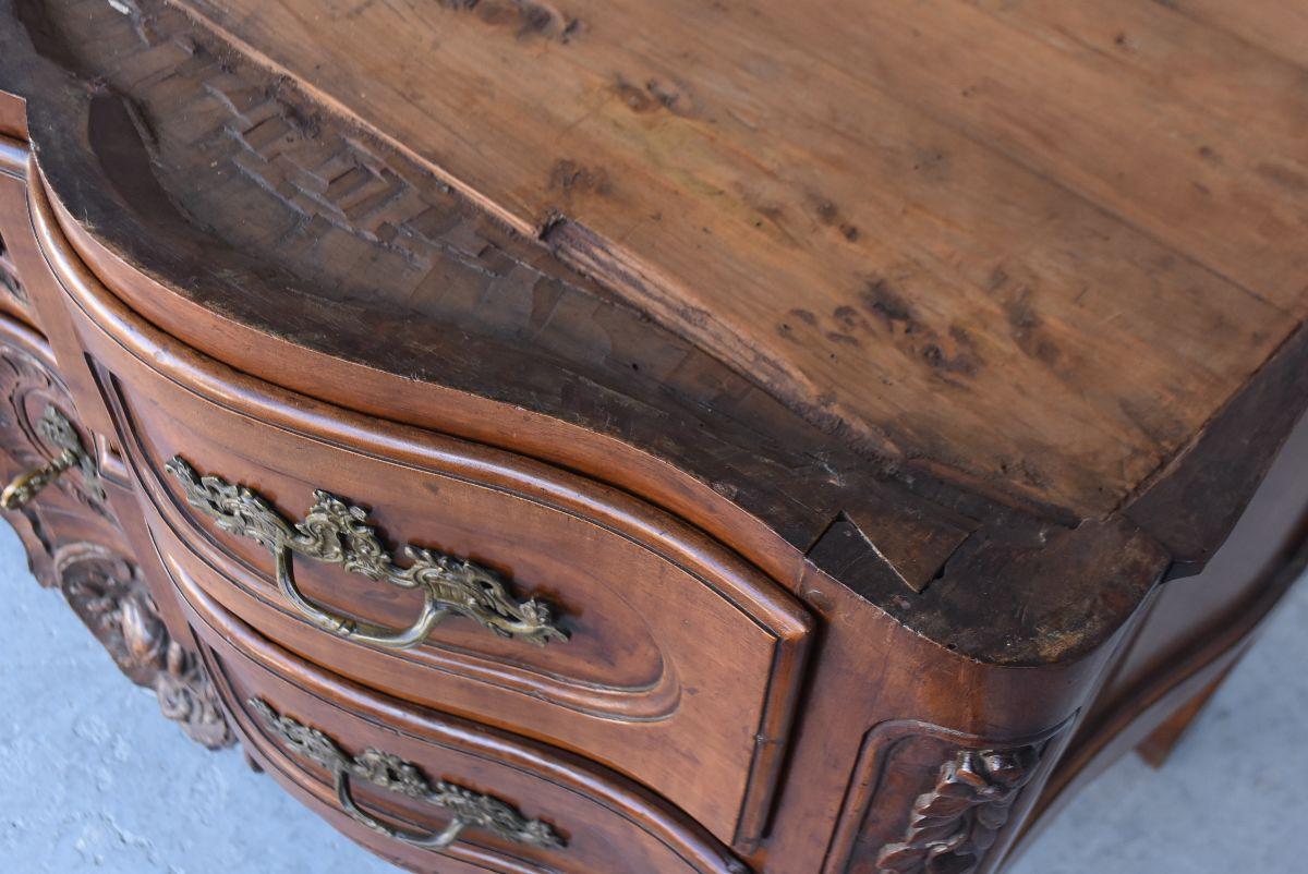 18th Century Walnut Chest For Sale 11
