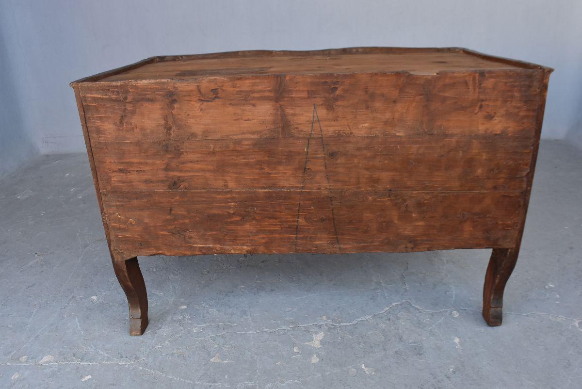 18th Century Walnut Chest For Sale 13