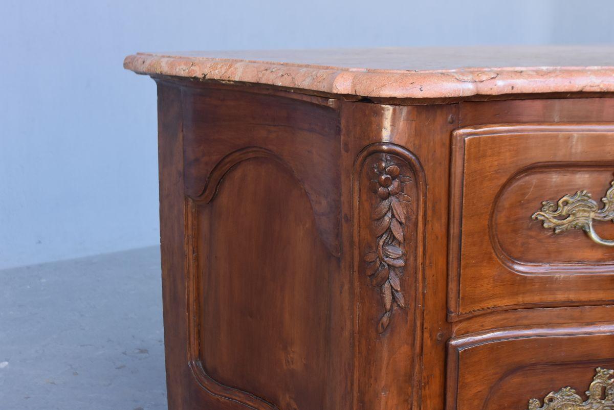 18th Century Walnut Chest For Sale 2
