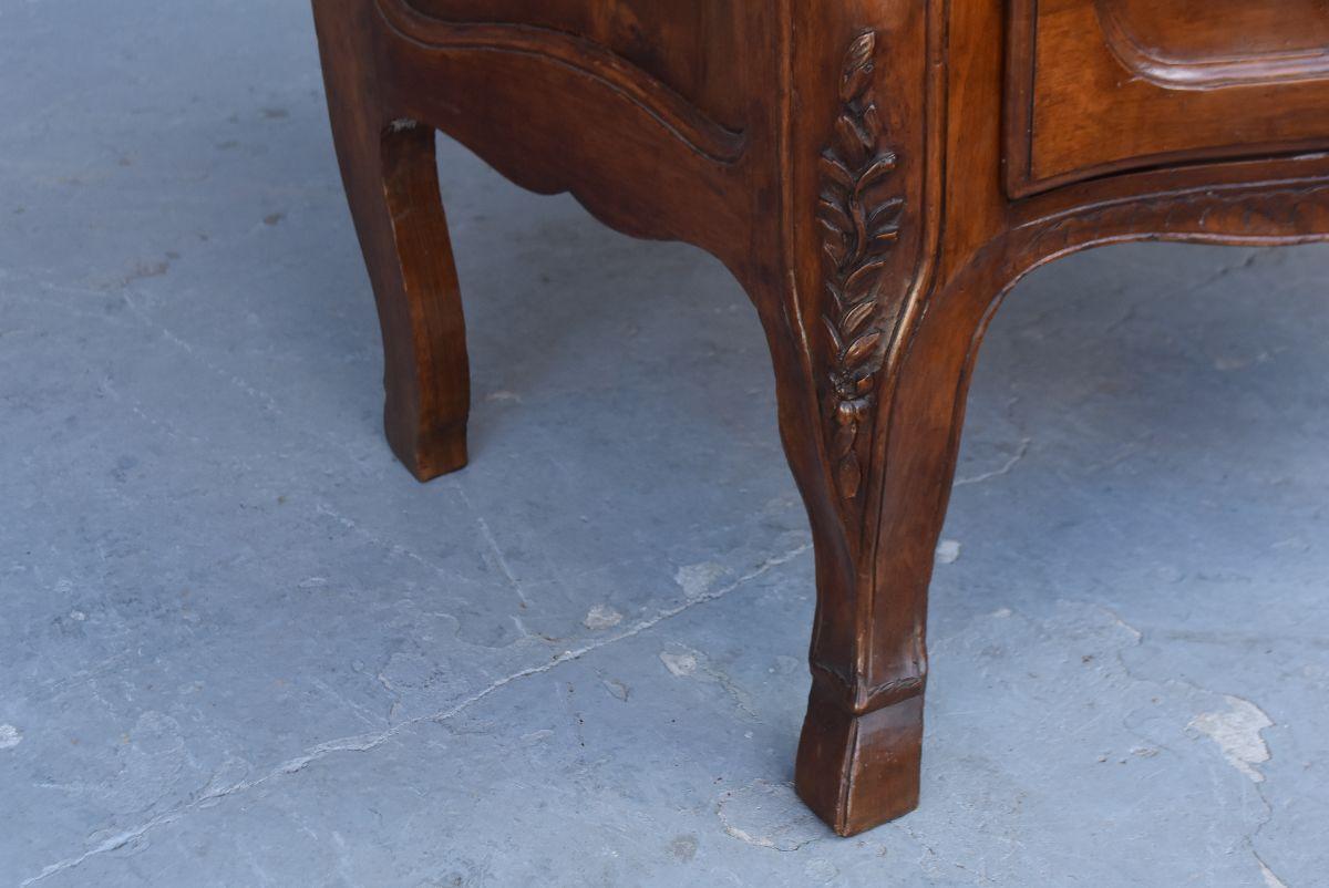 18th Century Walnut Chest For Sale 3