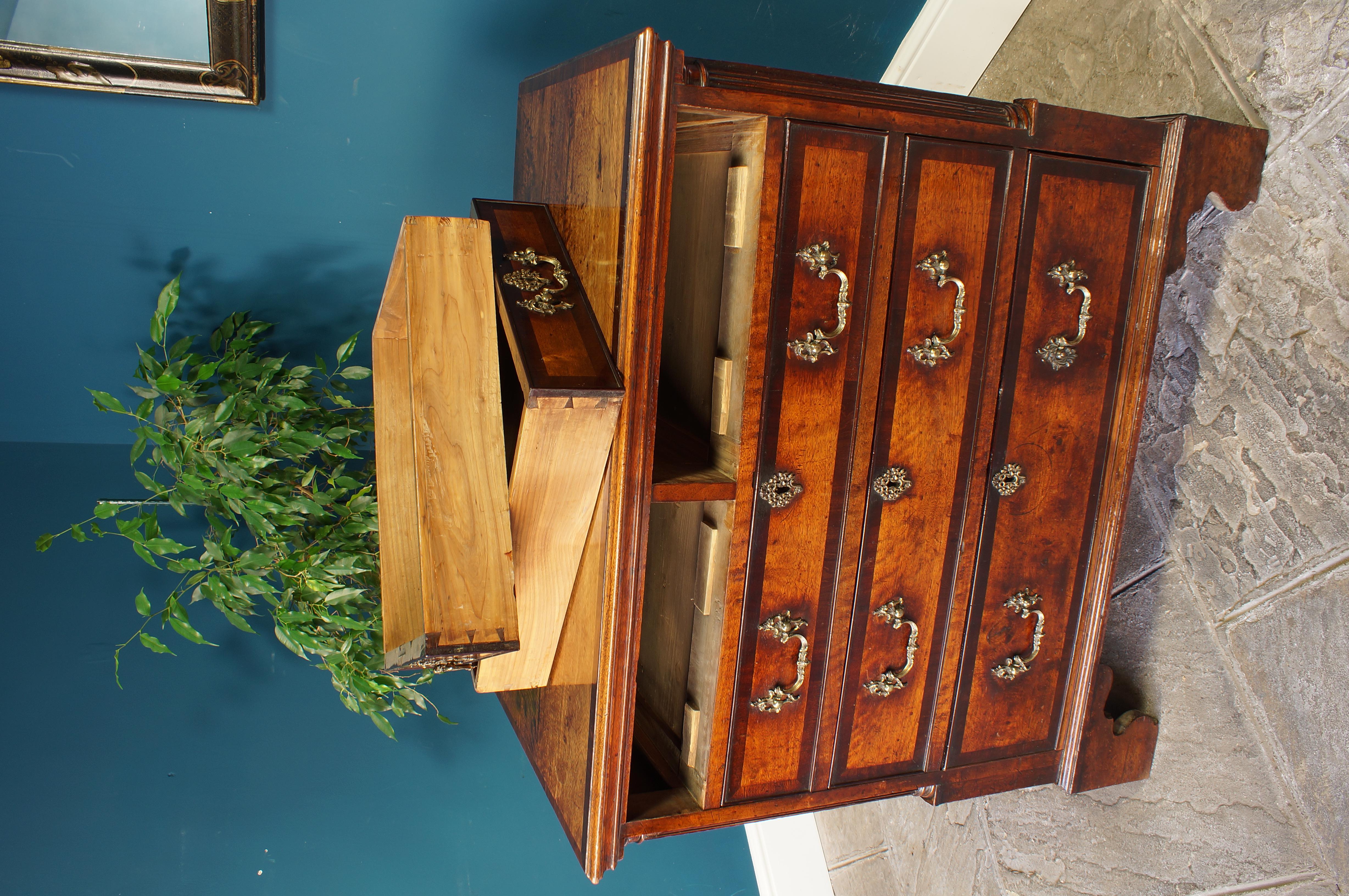 18th Century Walnut Chest Of Drawers. For Sale 5