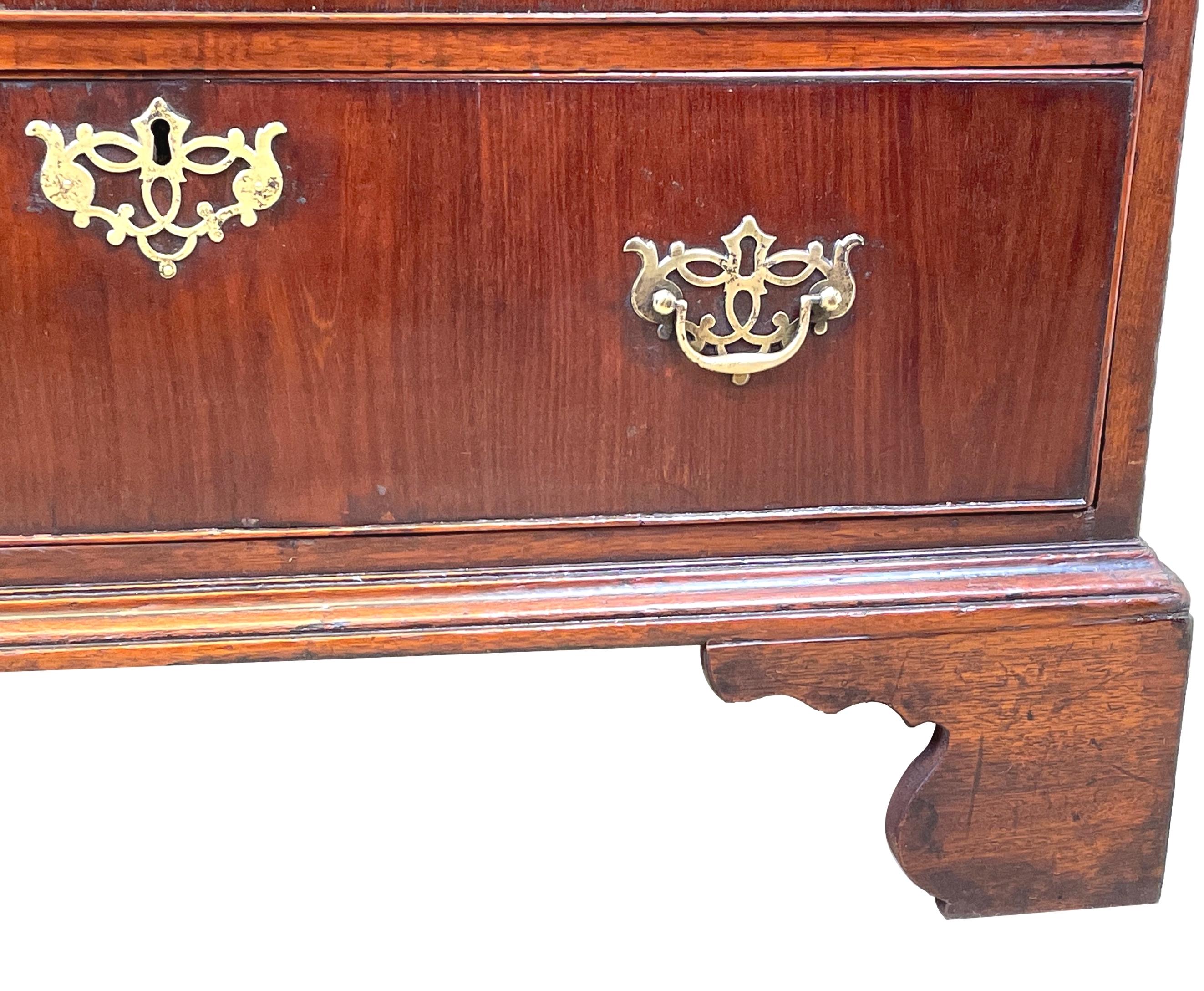18th Century Walnut Chest of Drawers For Sale 5