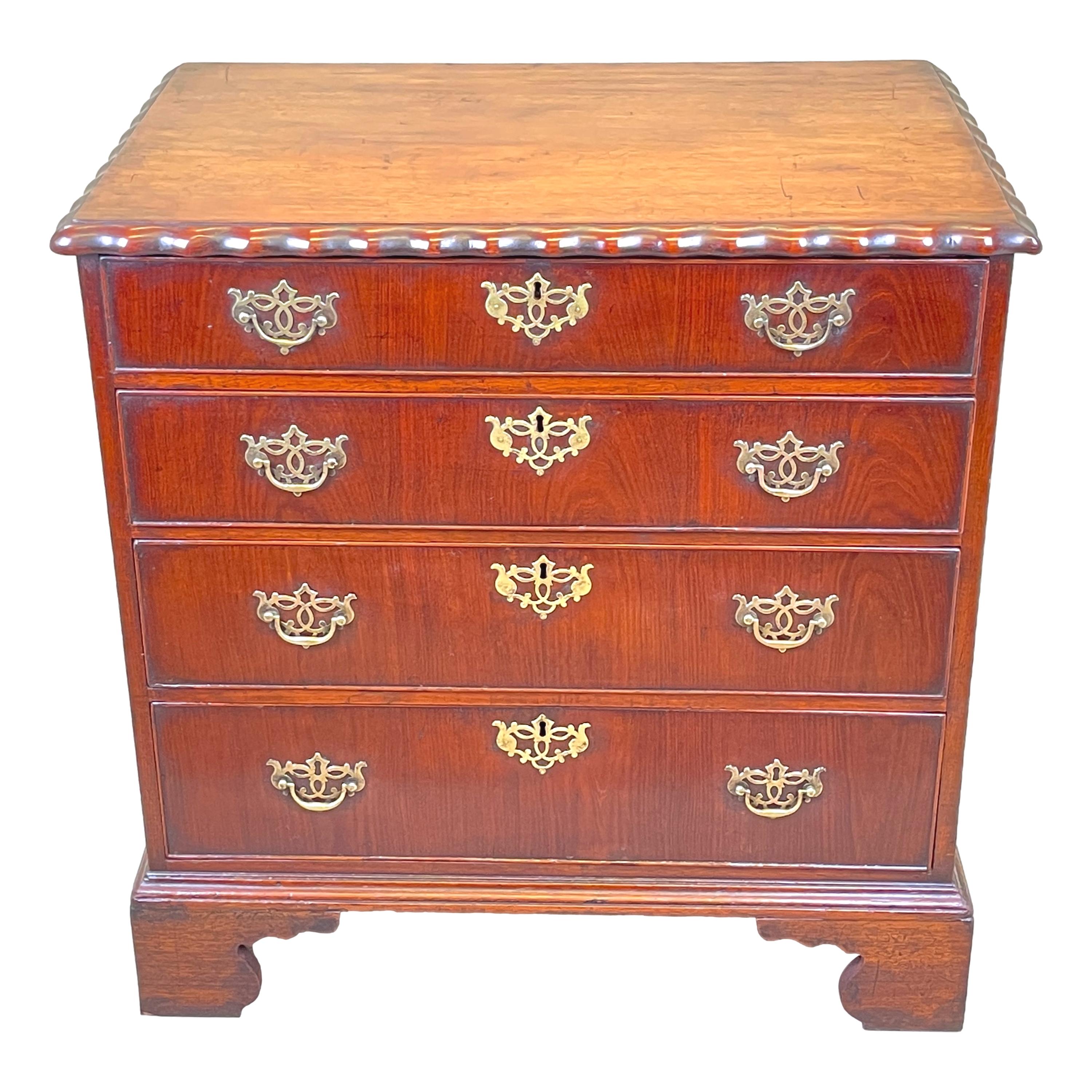 18th Century Walnut Chest of Drawers For Sale 8