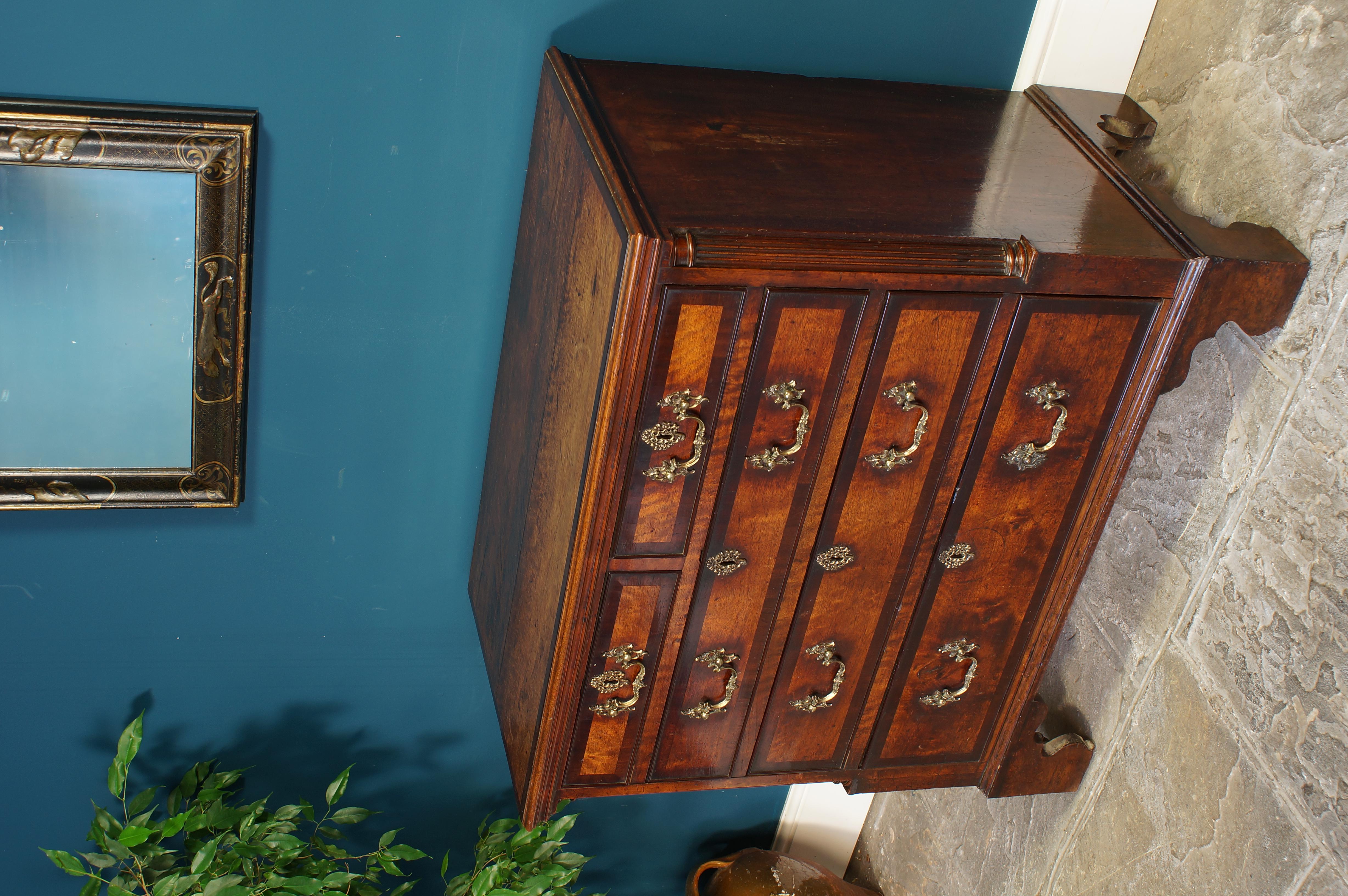 18th Century Walnut Chest Of Drawers. For Sale 10