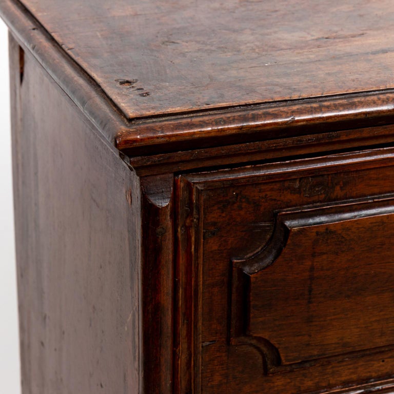 18th Century Walnut Chest of Drawers For Sale at 1stDibs