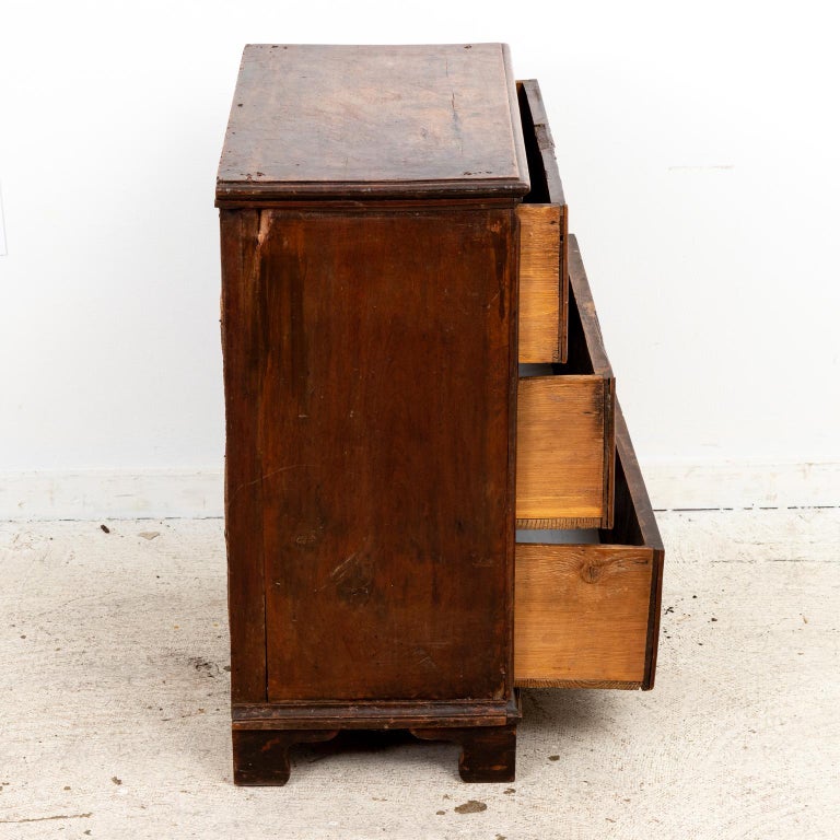 18th Century Walnut Chest of Drawers For Sale at 1stDibs