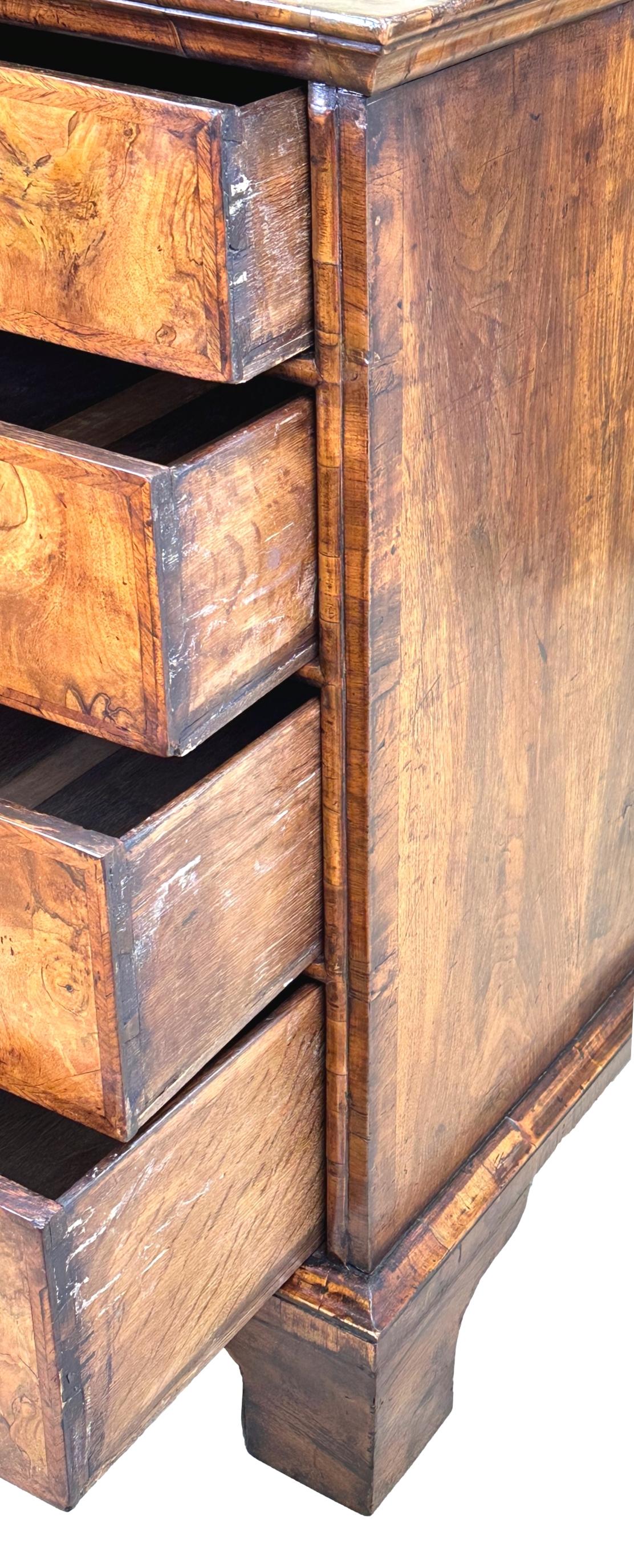 18th Century Walnut Chest Of Drawers In Good Condition In Bedfordshire, GB