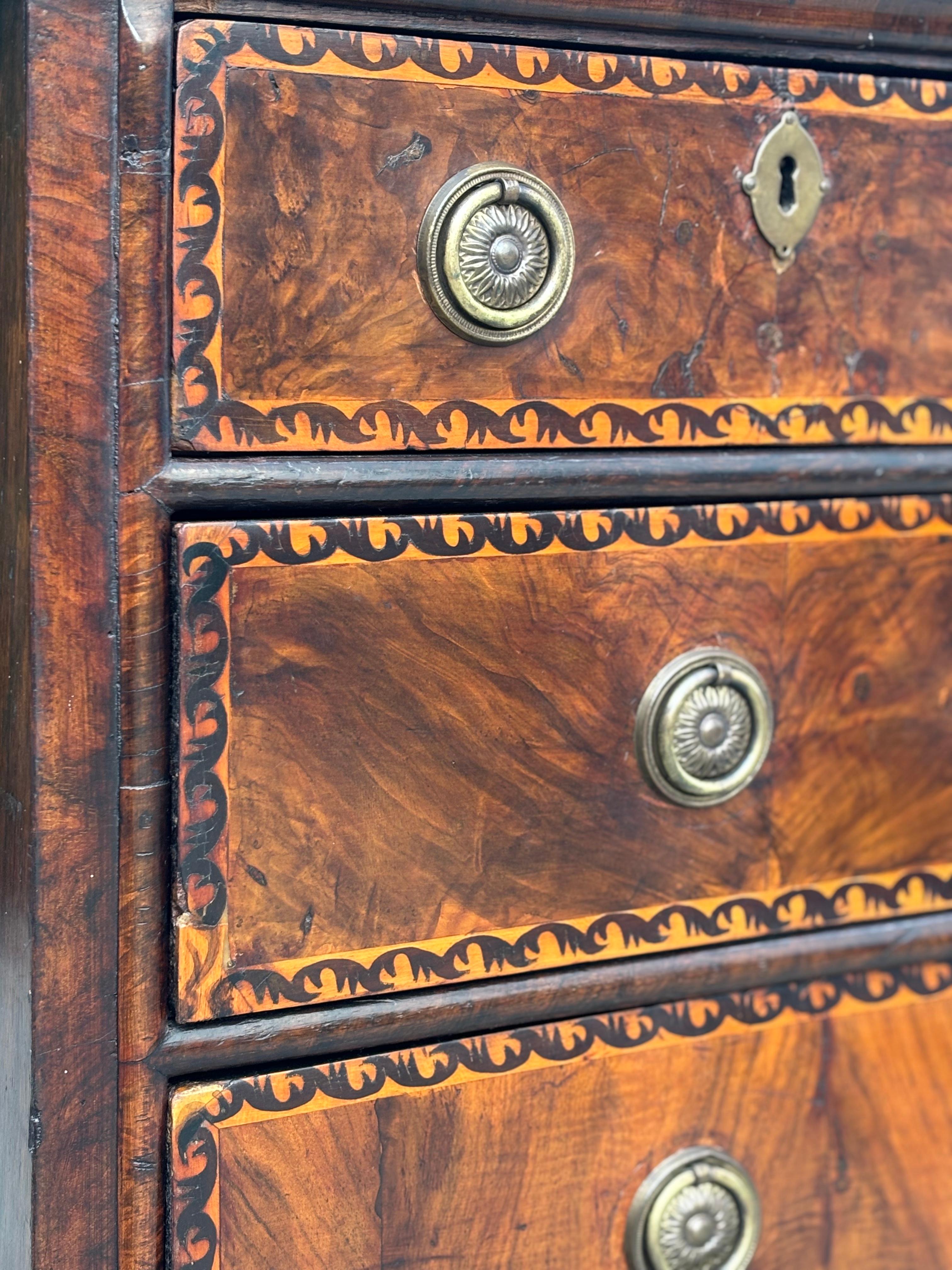 18th Century Walnut Chest of Drawers In Good Condition For Sale In Petworth,West Sussex, GB