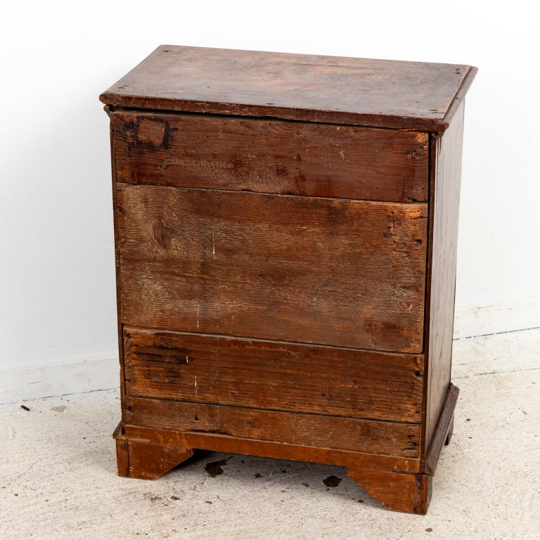 18th Century Walnut Chest of Drawers For Sale at 1stDibs